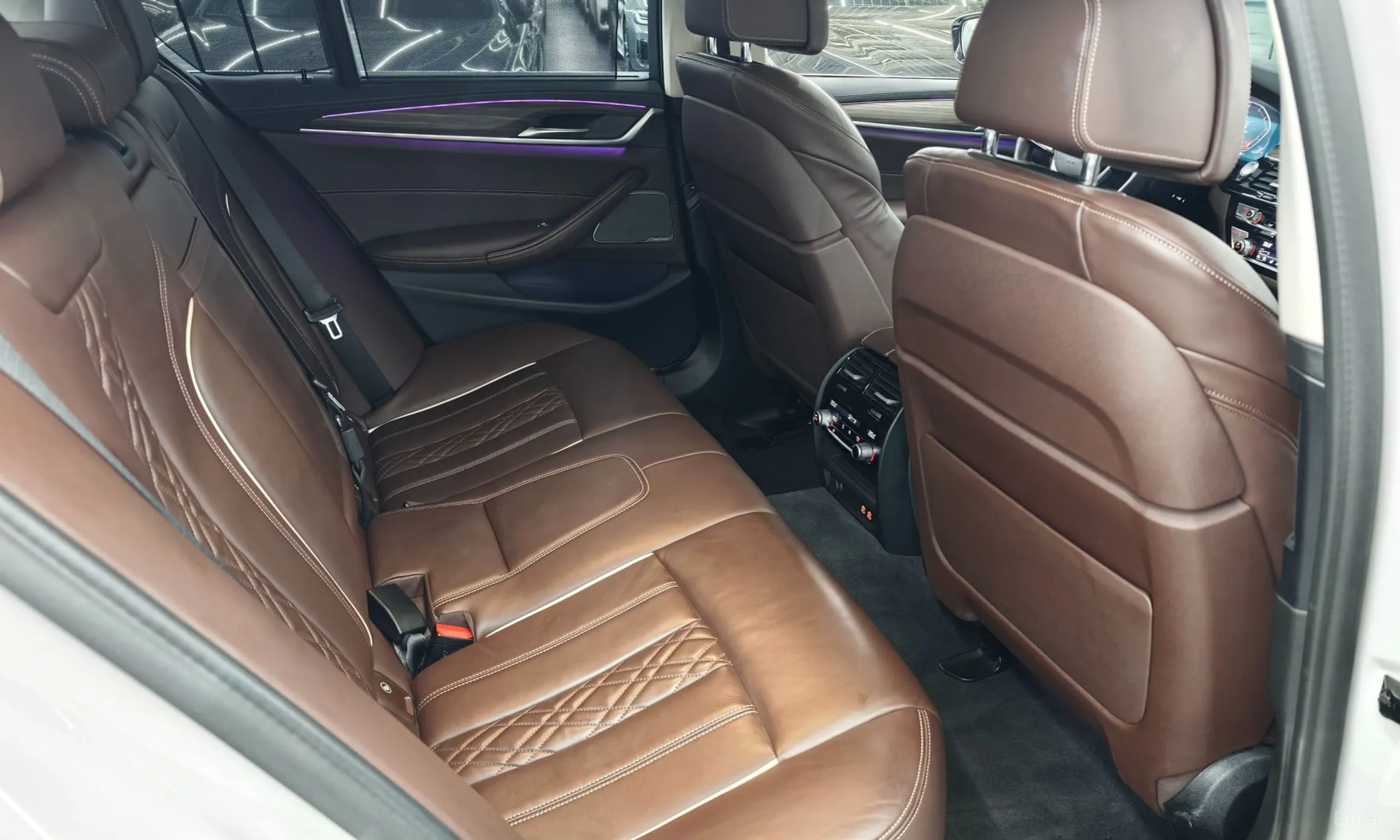 BMW 5 Series (G30) превью 16