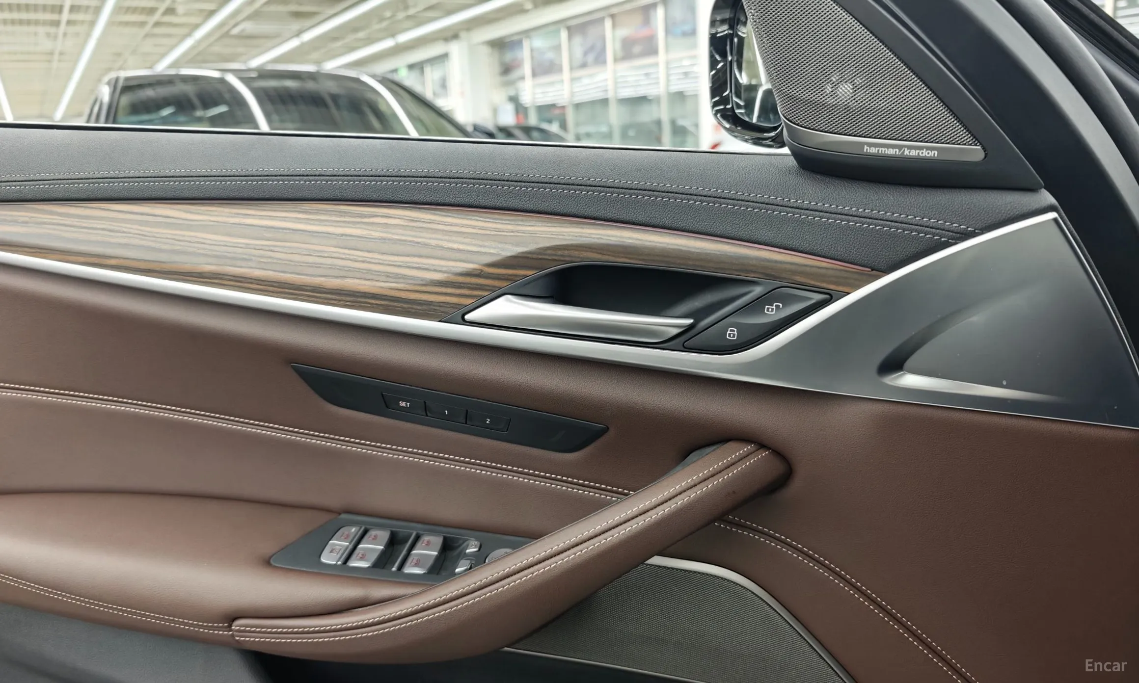 BMW 5 Series (G30) превью 18
