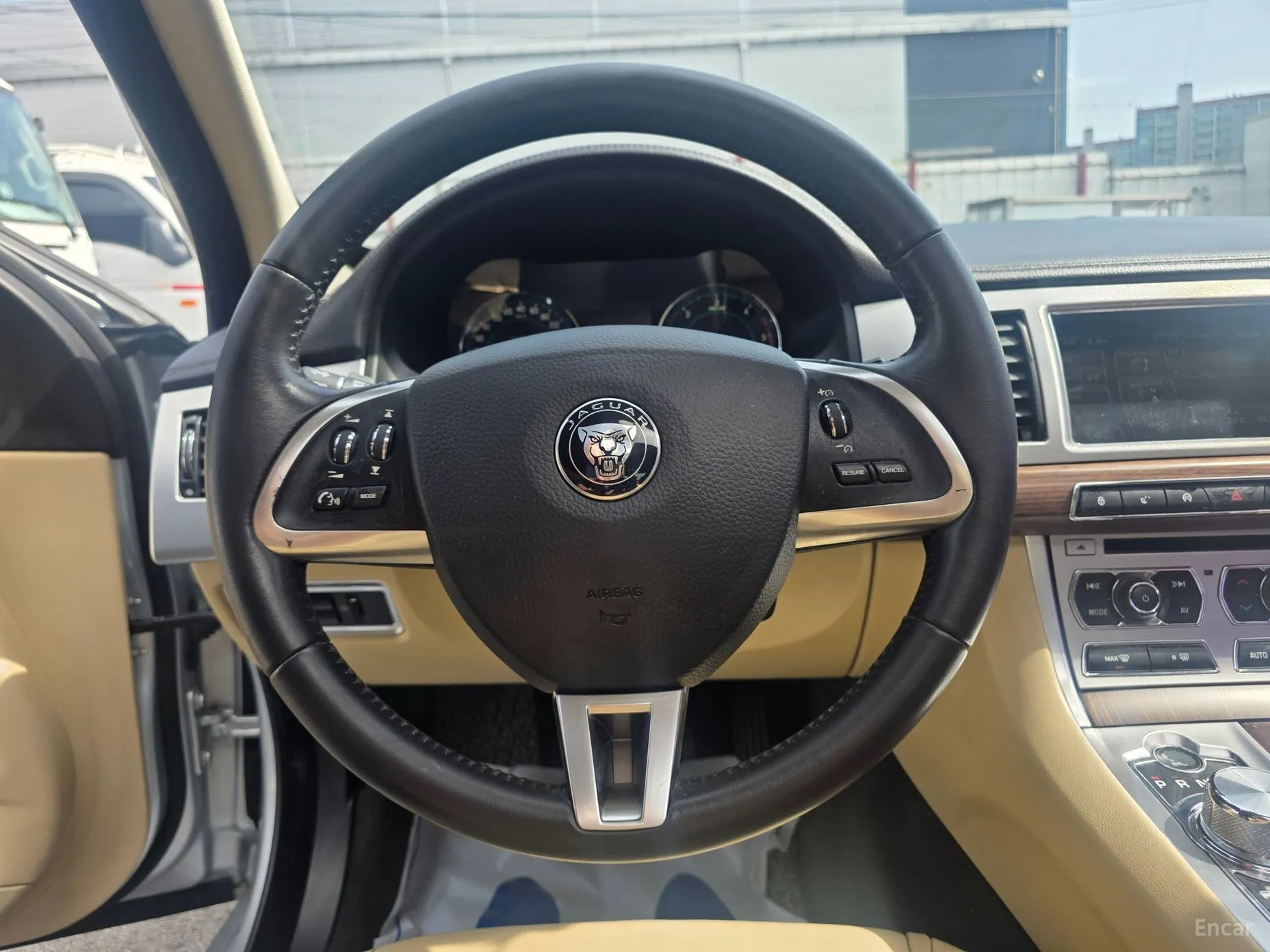 Jaguar New XF превью 10