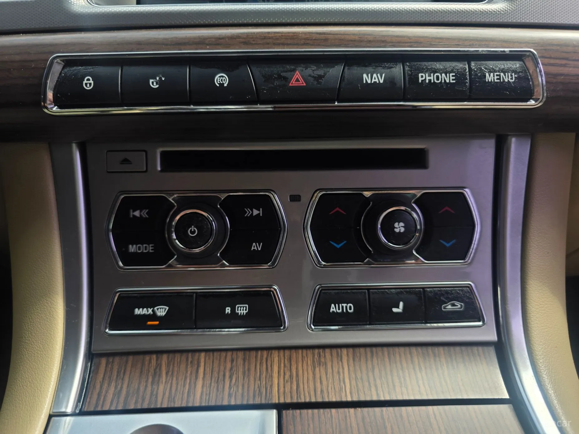 Jaguar New XF превью 18