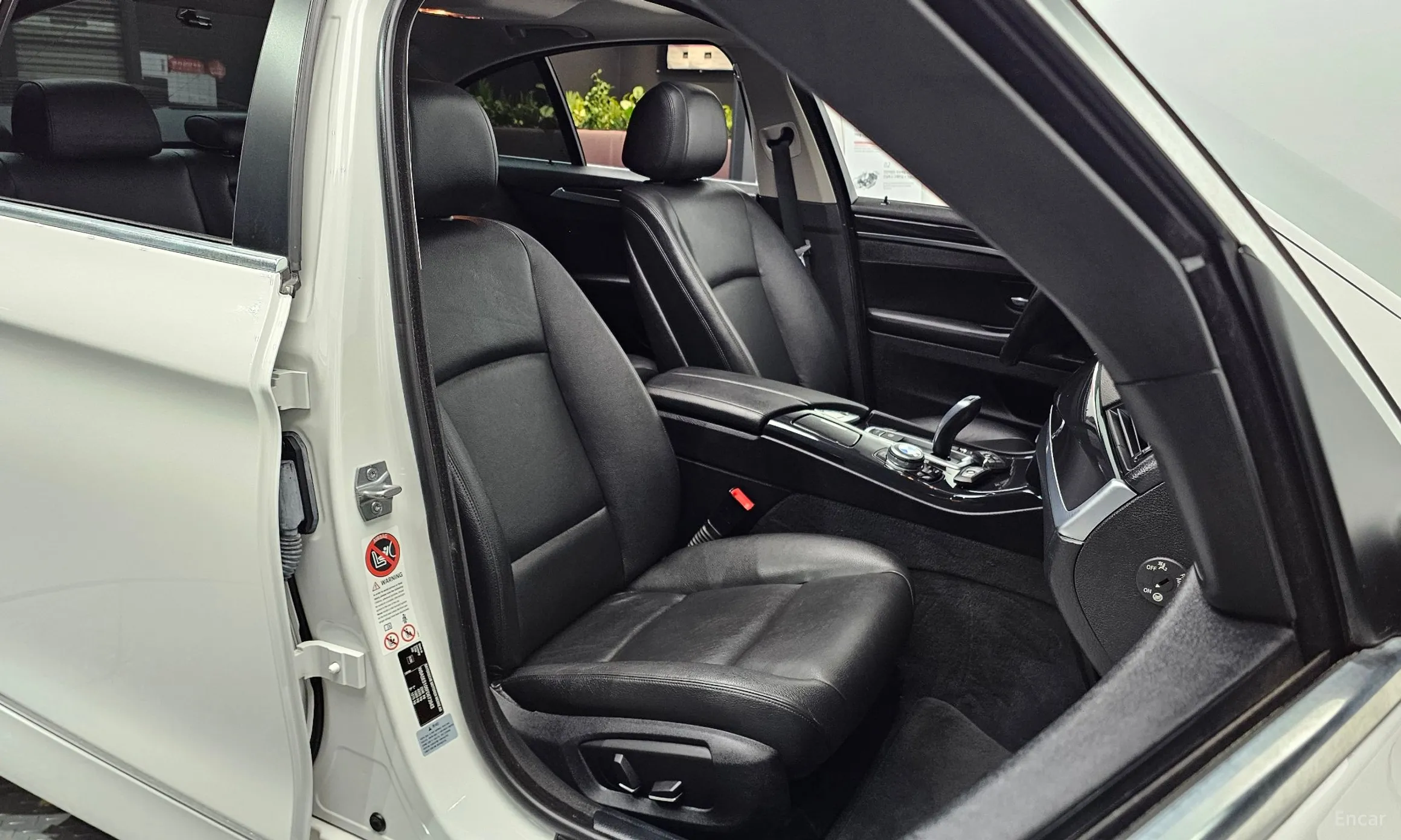 BMW 5 Series (F10) превью 10