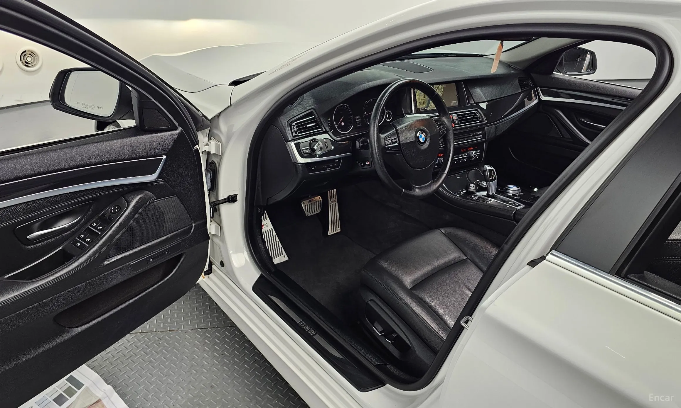 BMW 5 Series (F10) превью 11