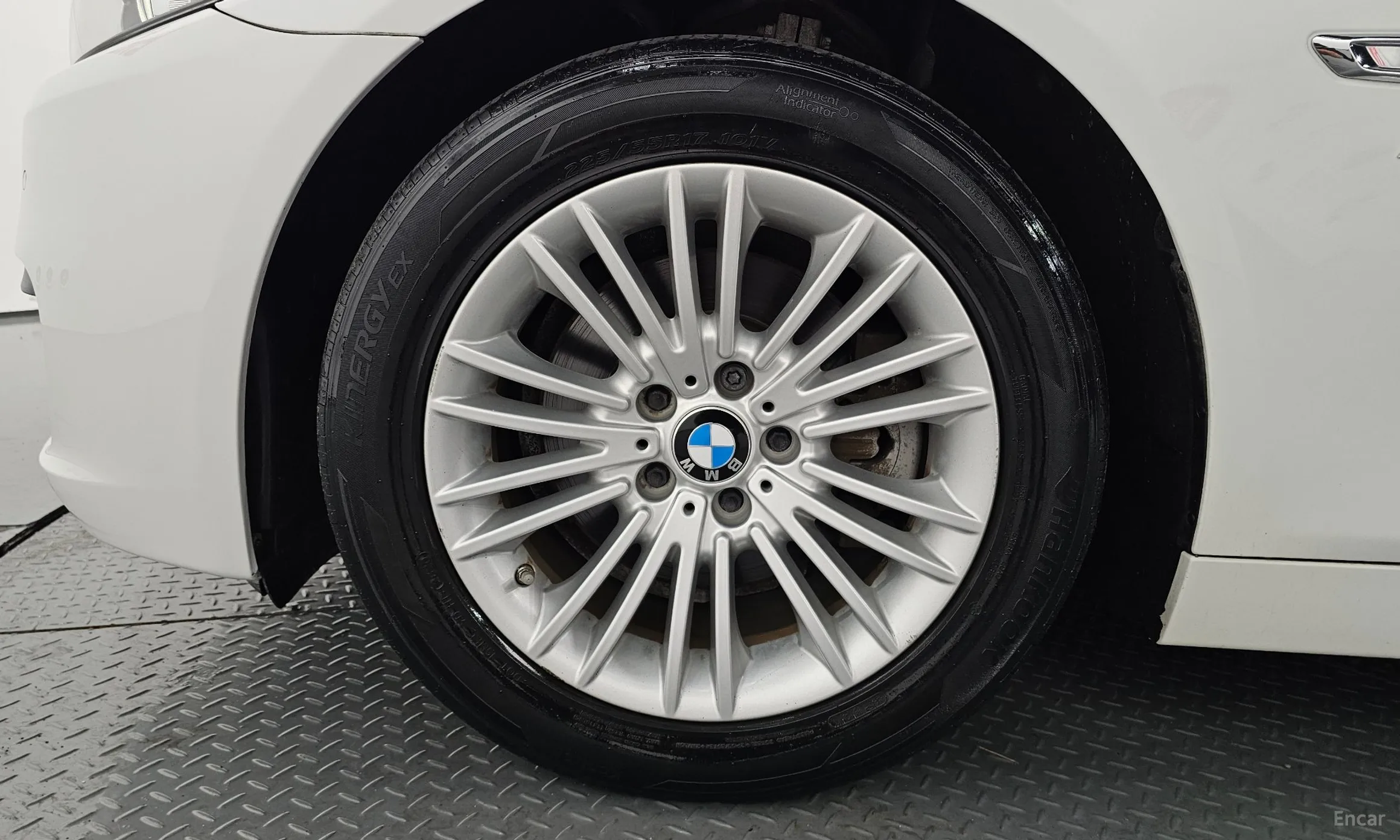 BMW 5 Series (F10) превью 5