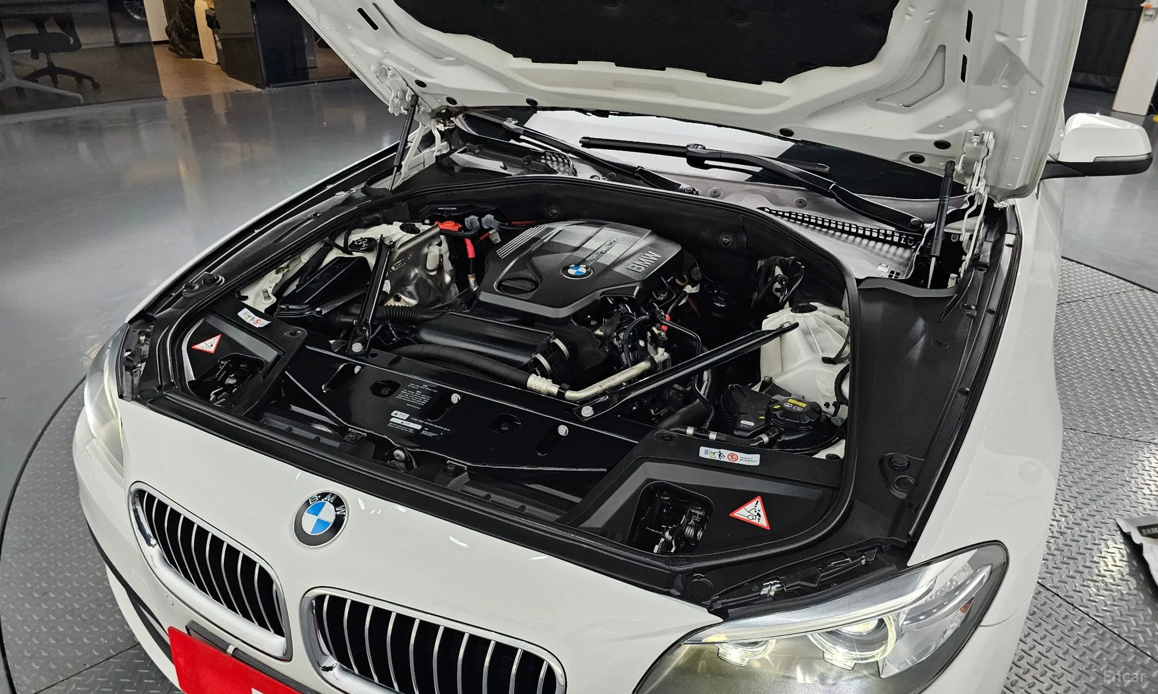 BMW 5 Series (F10) превью 6