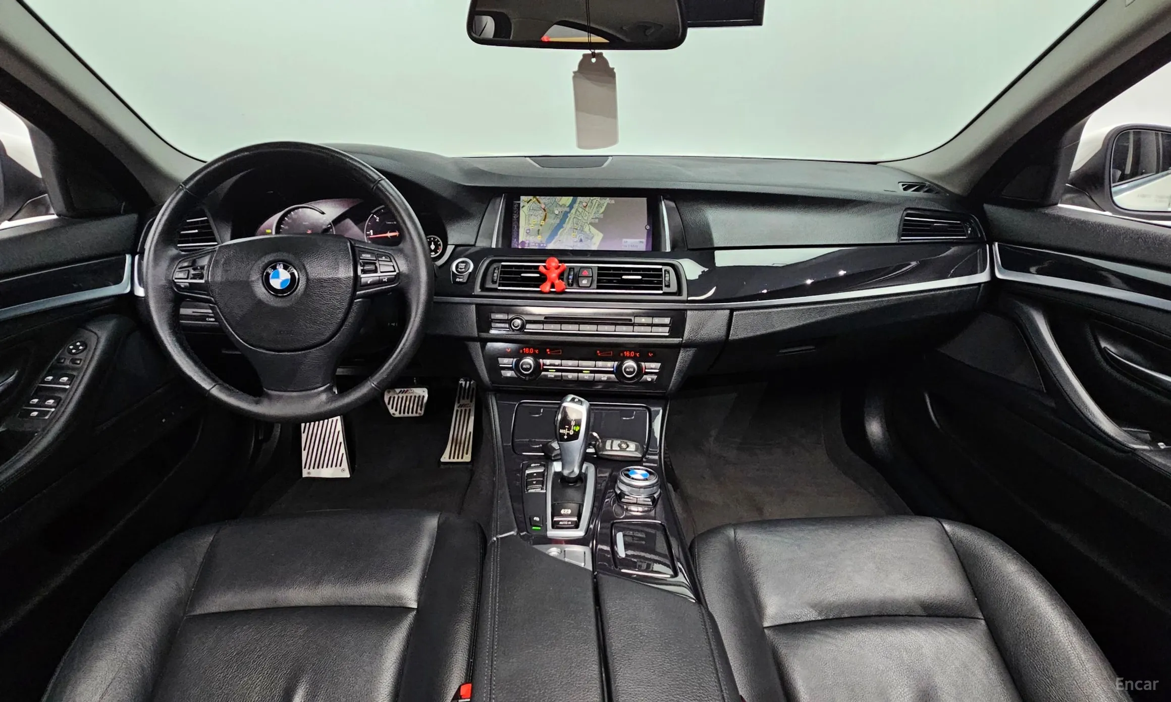 BMW 5 Series (F10) превью 7