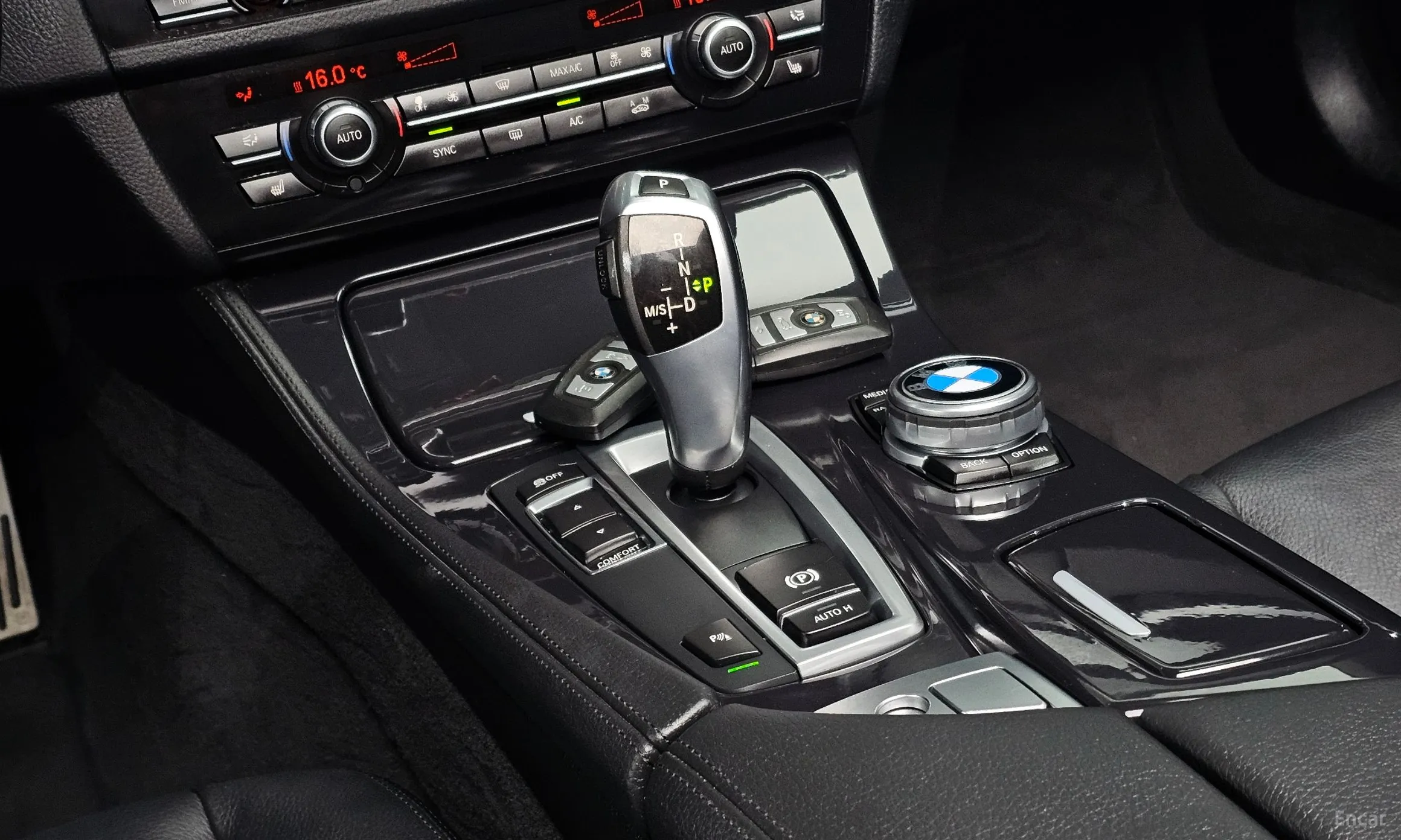 BMW 5 Series (F10) превью 9