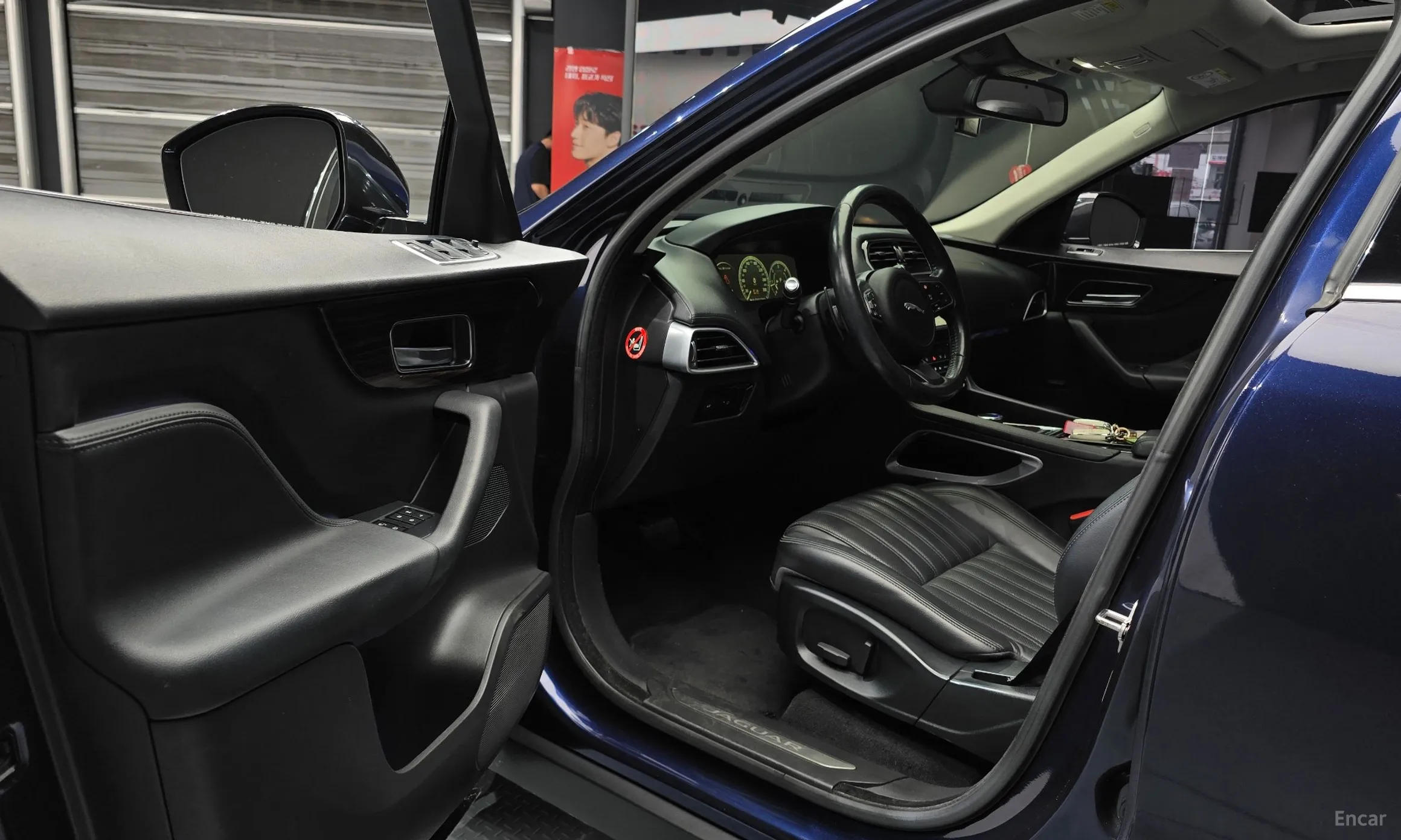 Jaguar F-PACE превью 10