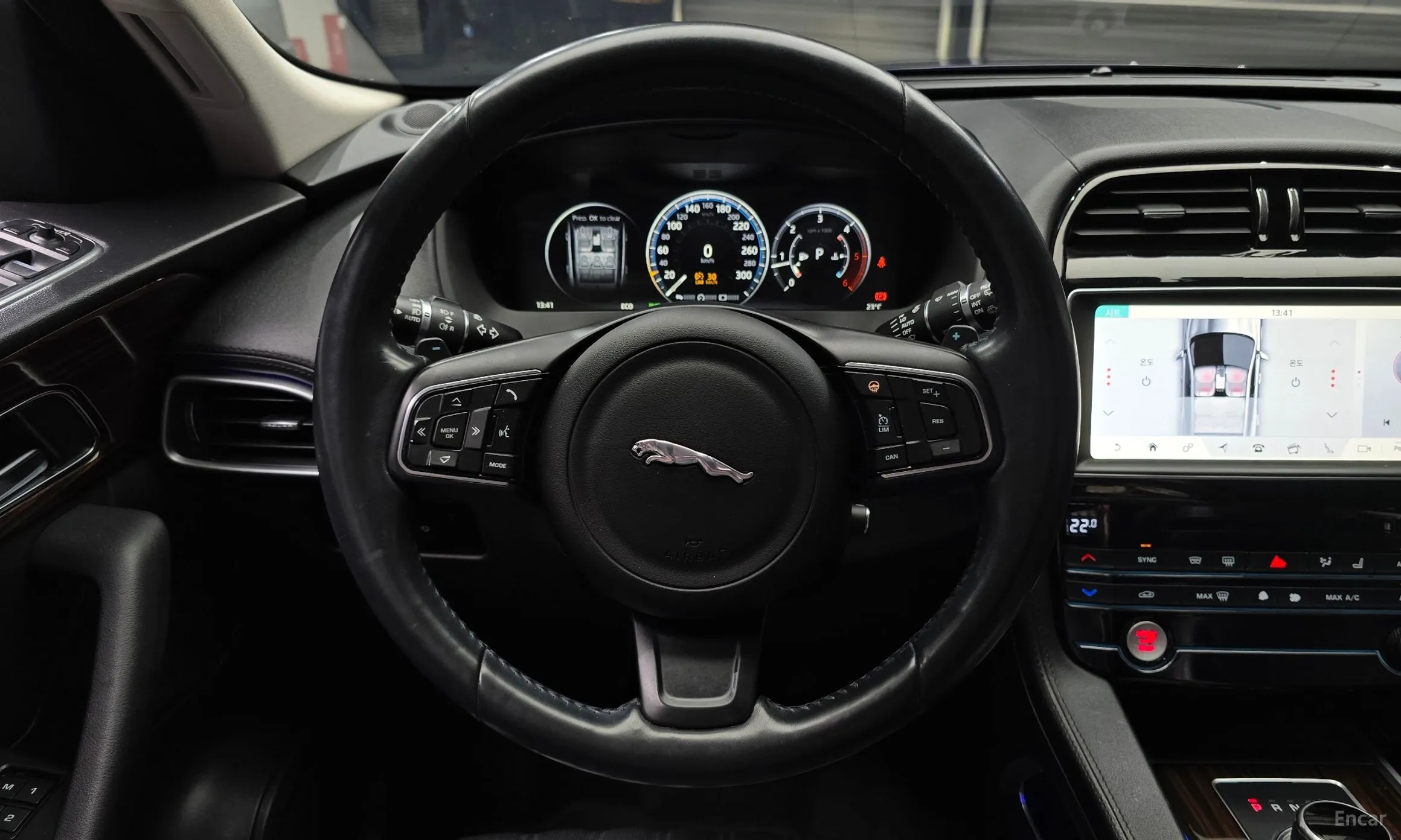 Jaguar F-PACE превью 13