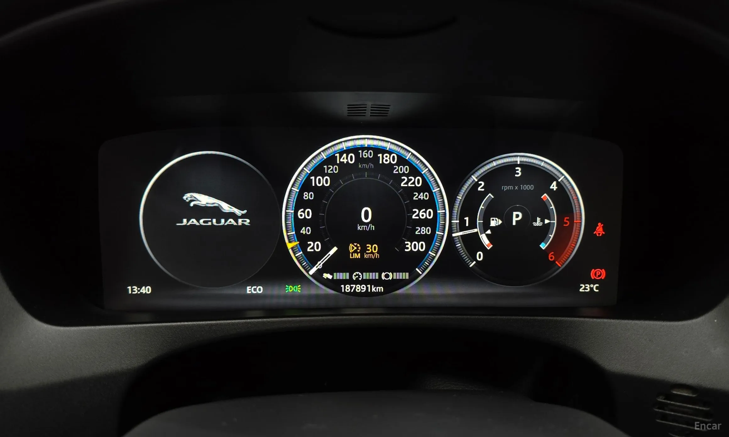 Jaguar F-PACE превью 8