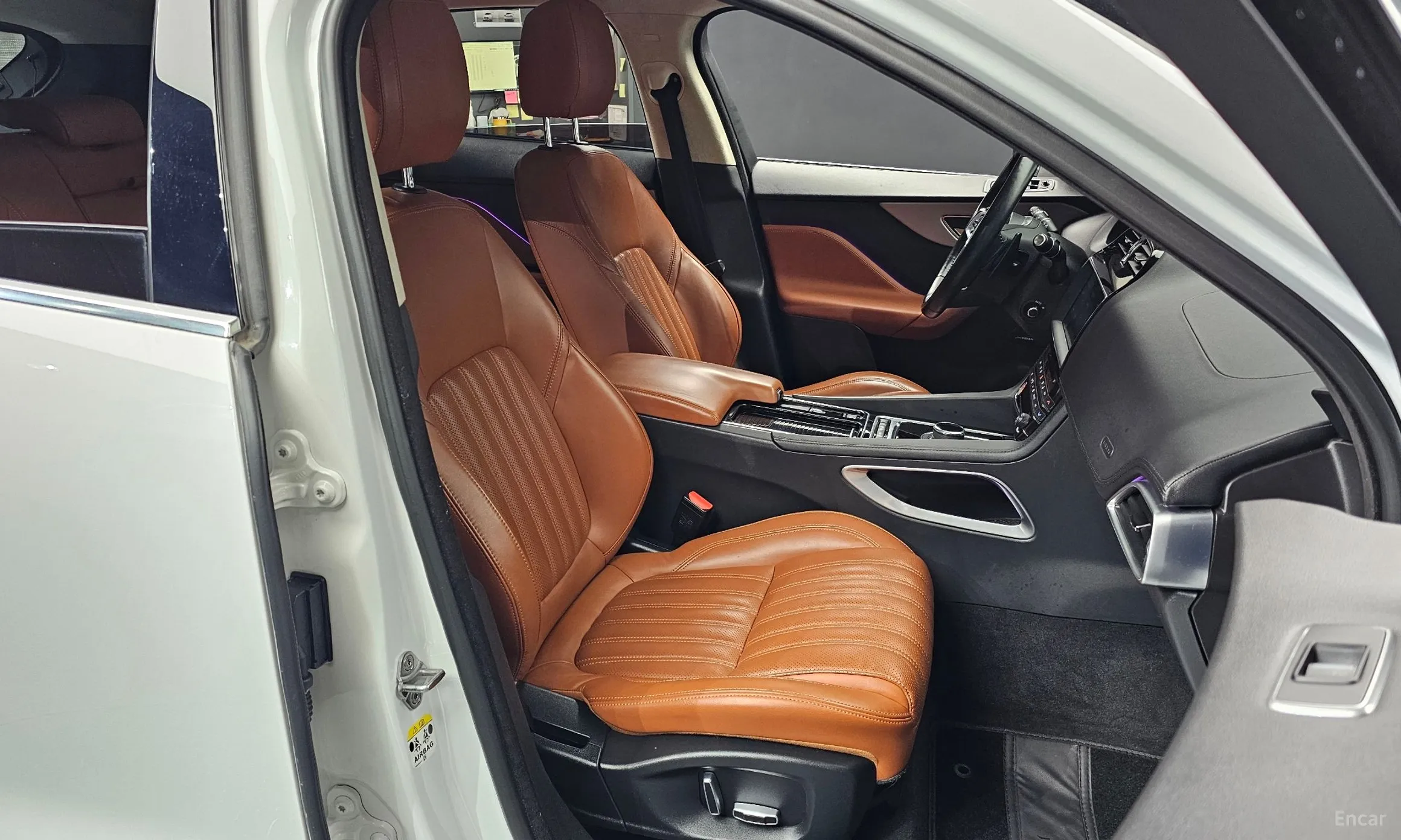 Jaguar F-PACE превью 11