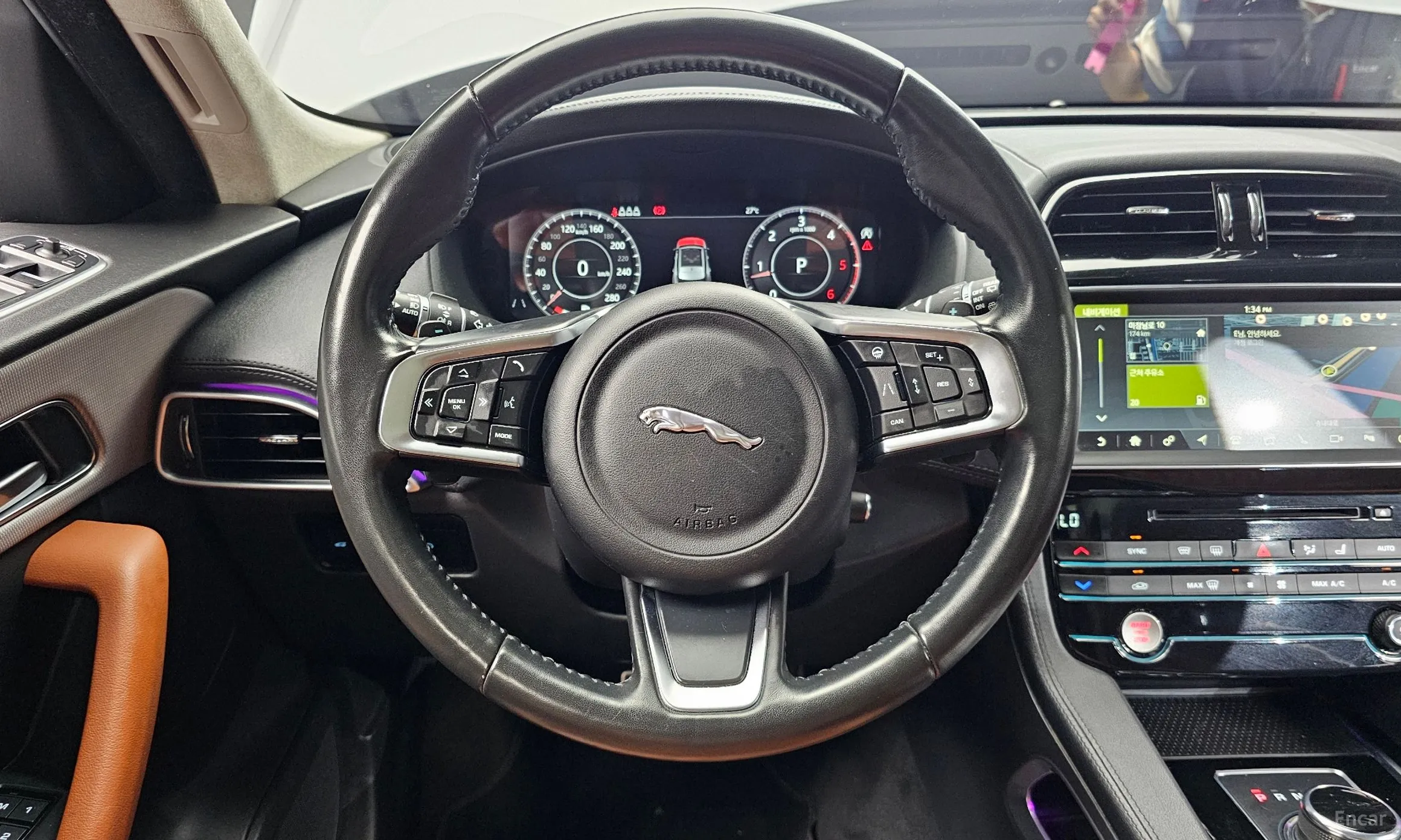 Jaguar F-PACE превью 13