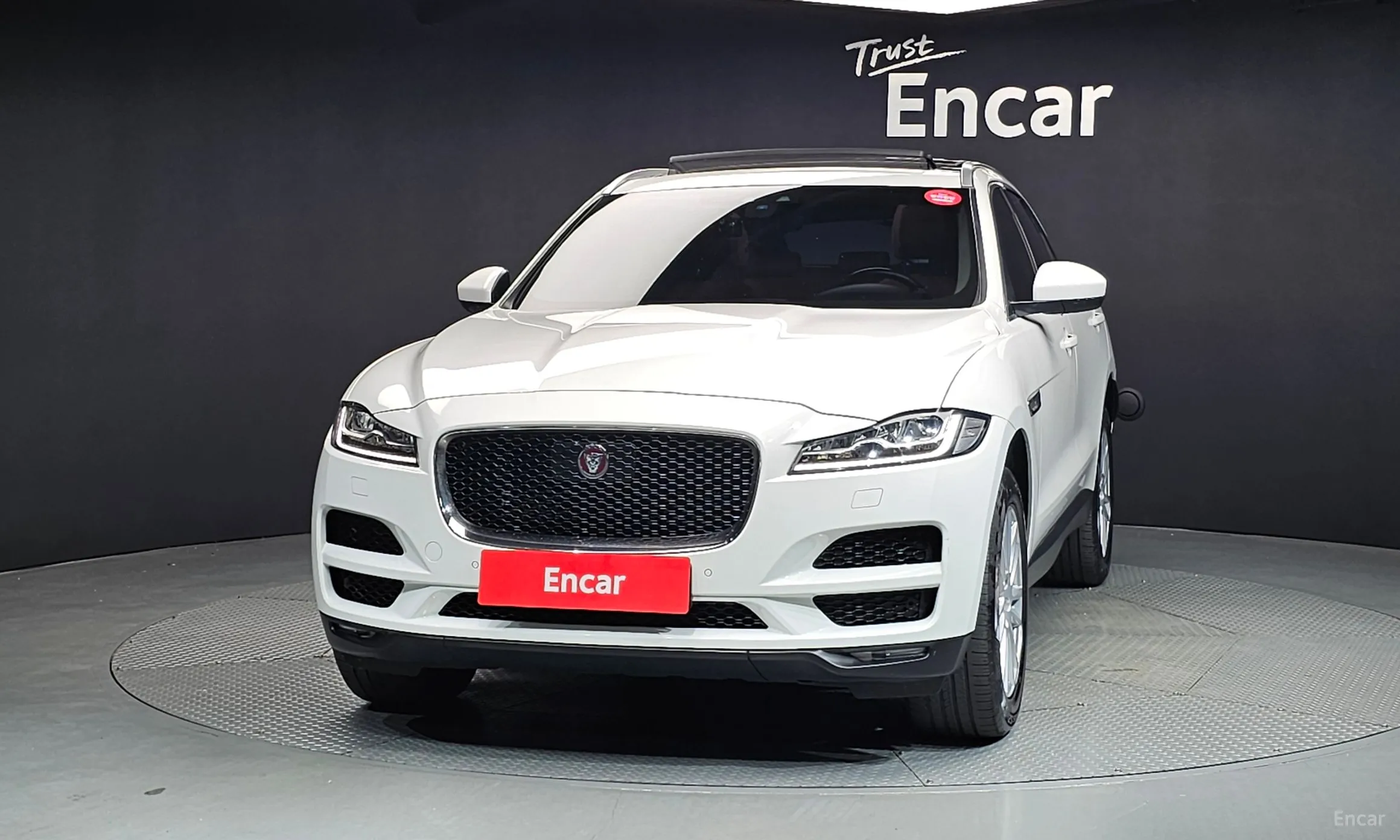 Jaguar F-PACE превью 3
