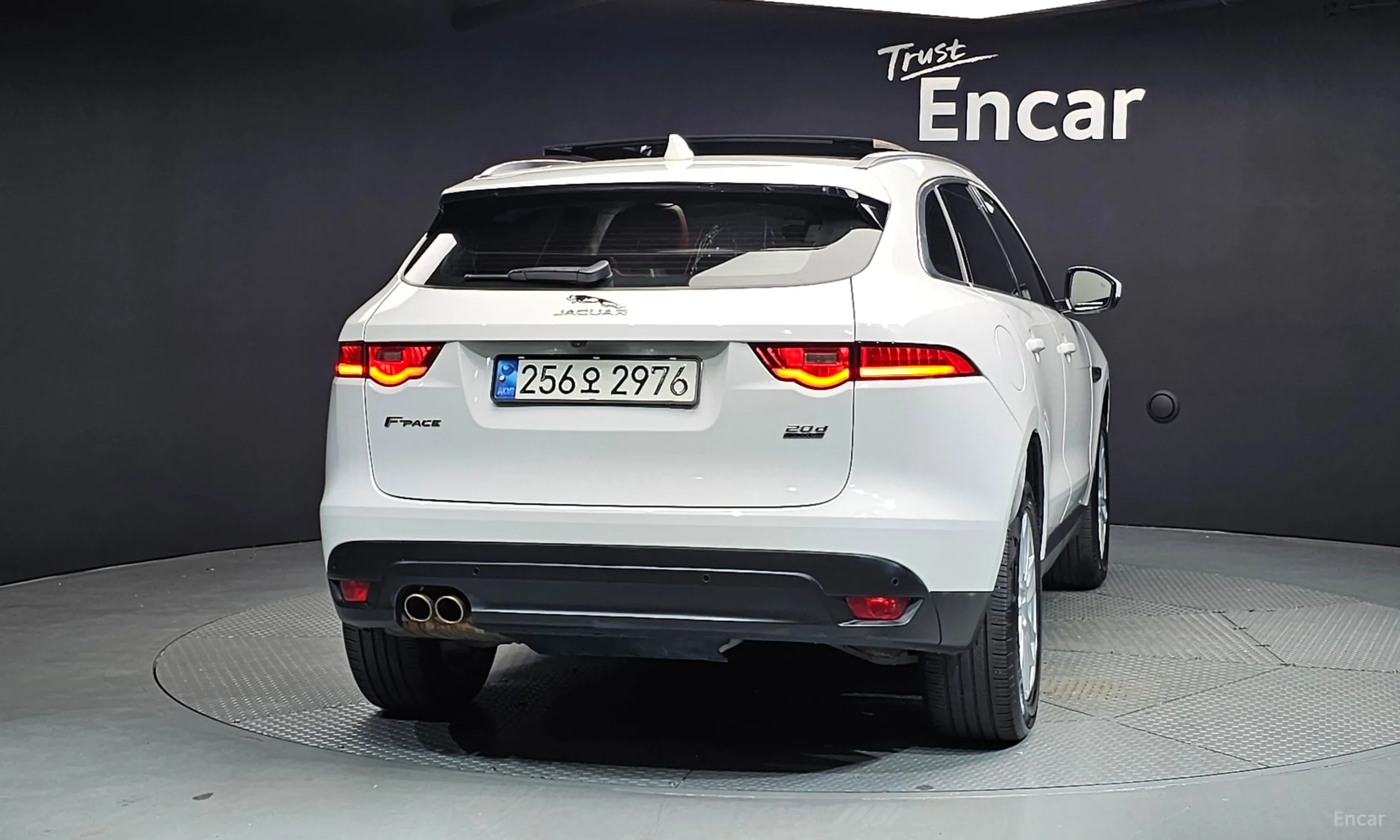 Jaguar F-PACE превью 4