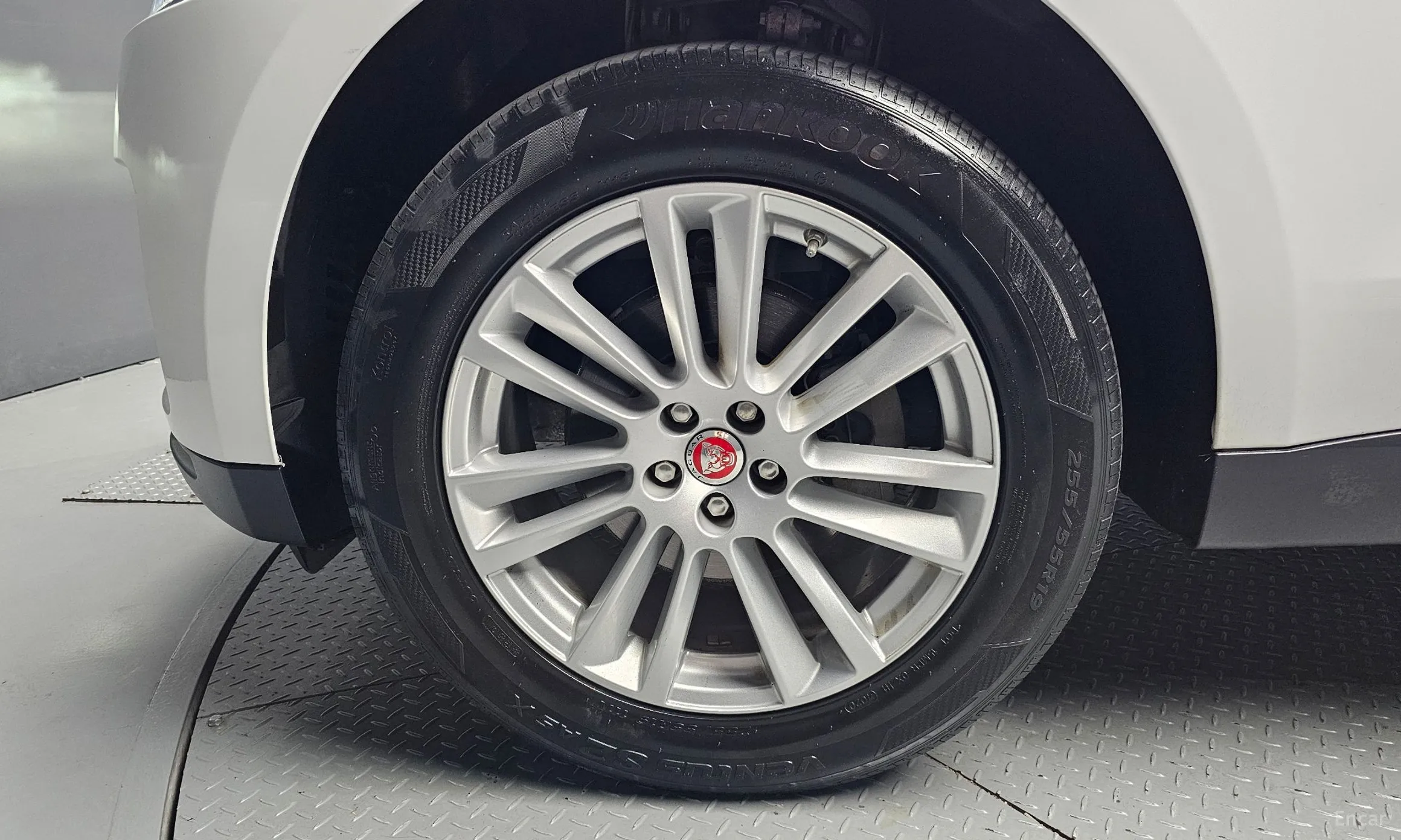 Jaguar F-PACE превью 5