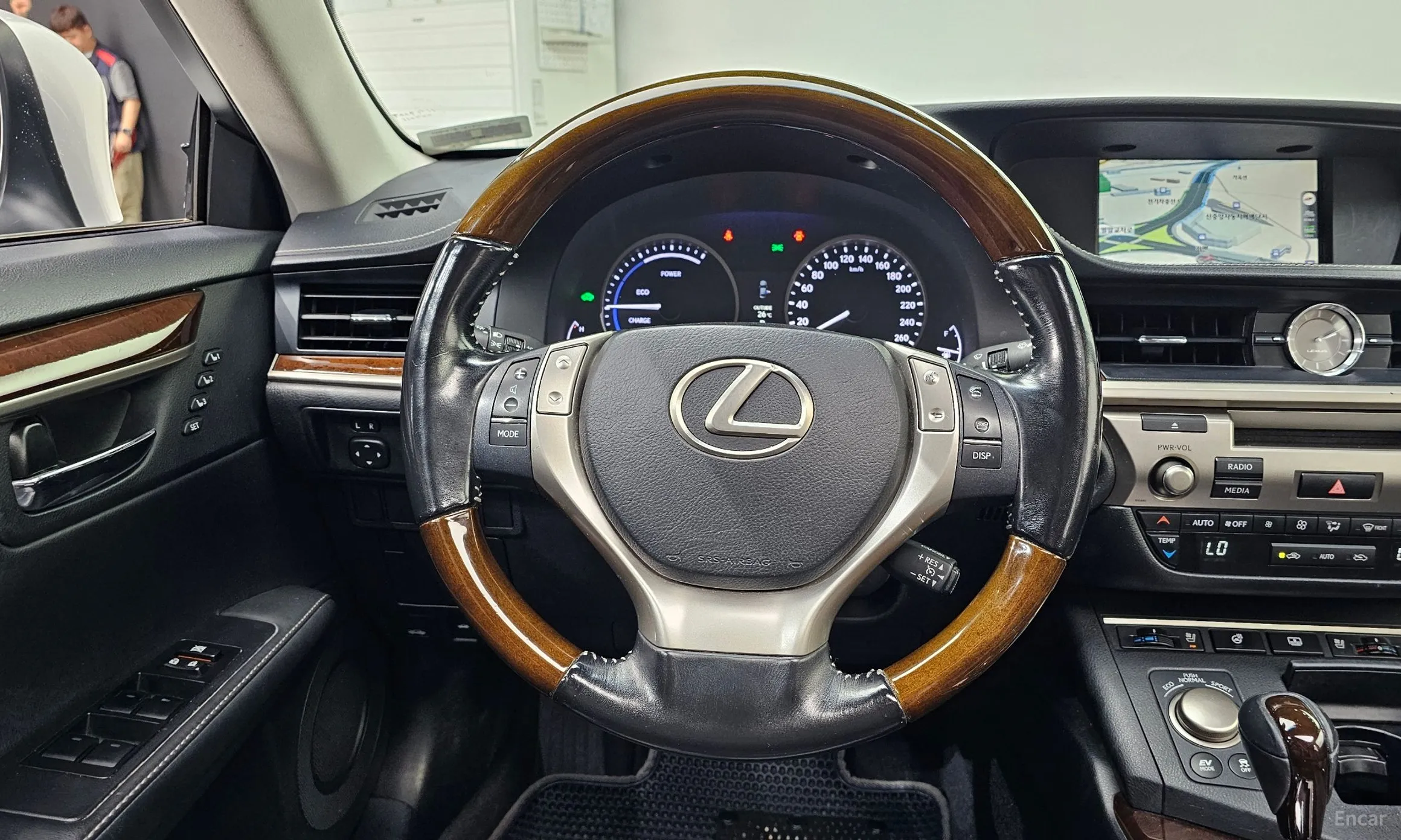Lexus New ES300h превью 13