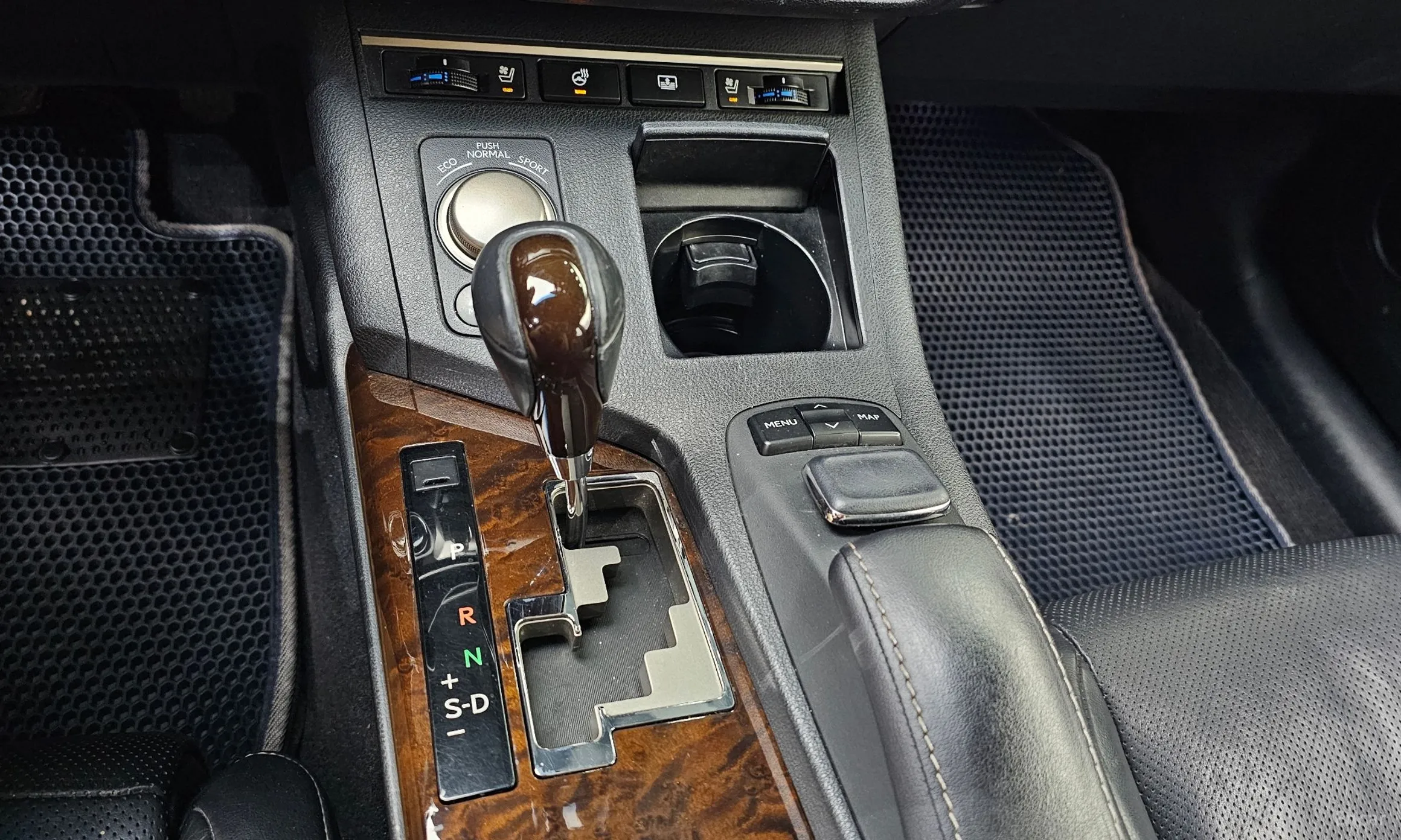 Lexus New ES300h превью 9