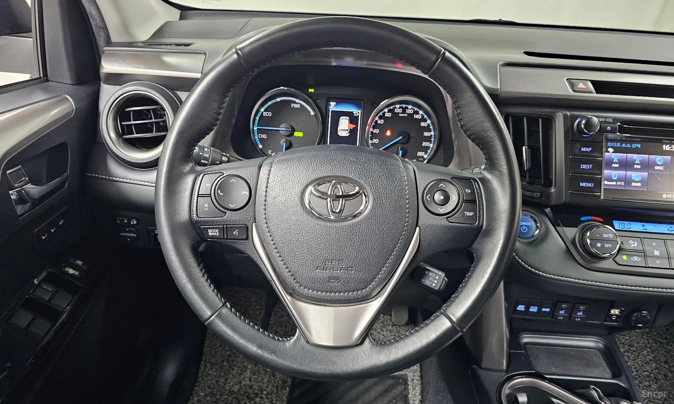 Toyota RAV4 превью 12