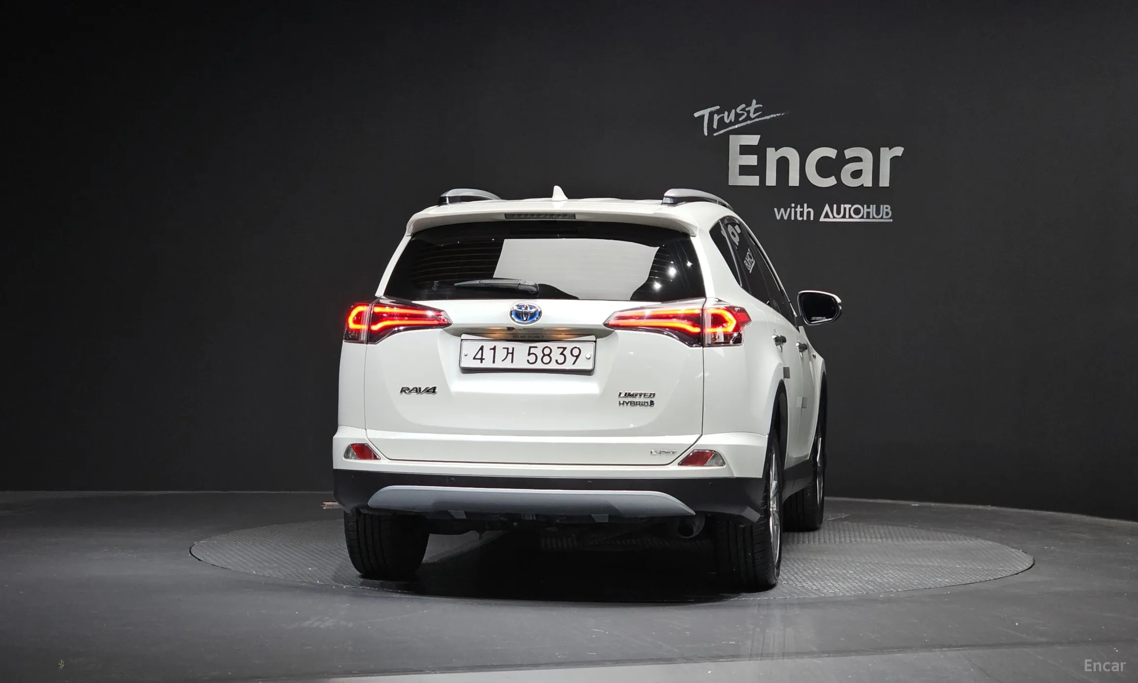 Toyota RAV4 превью 4