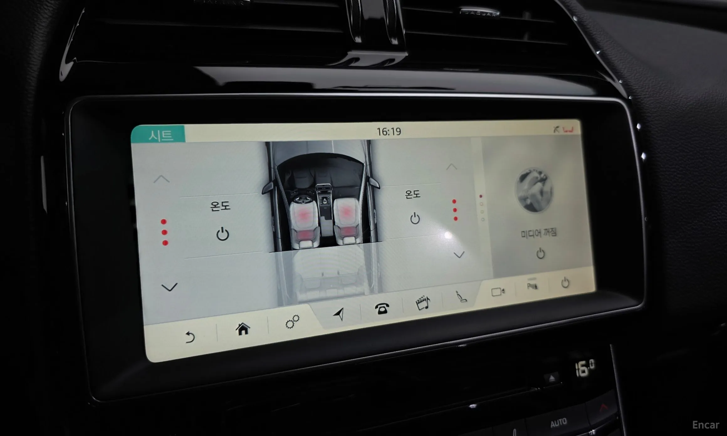 Jaguar XE превью 18