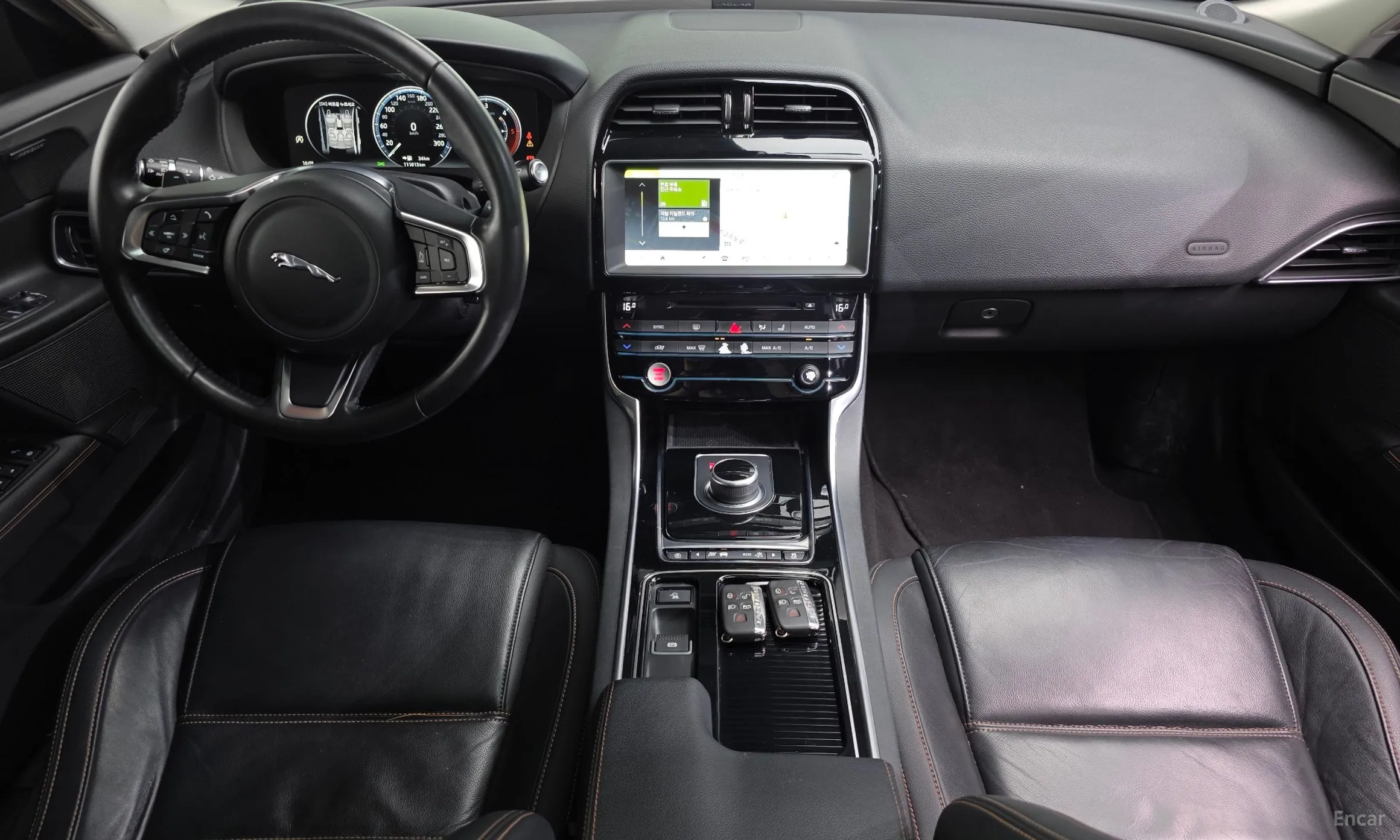 Jaguar XE превью 7