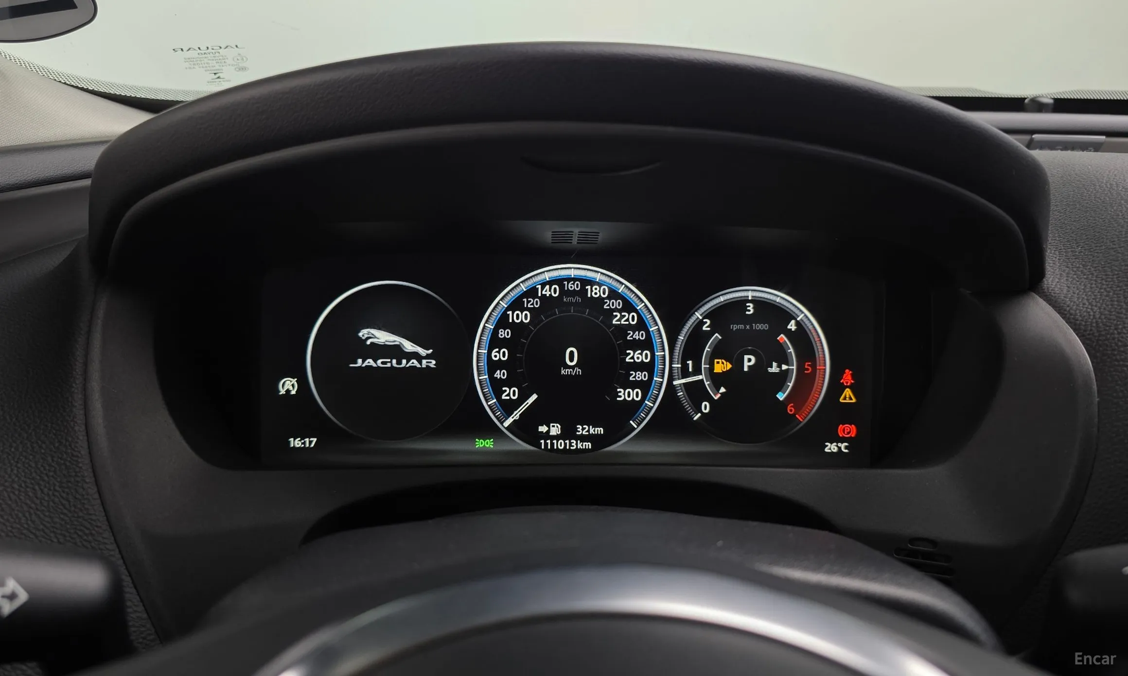 Jaguar XE превью 8