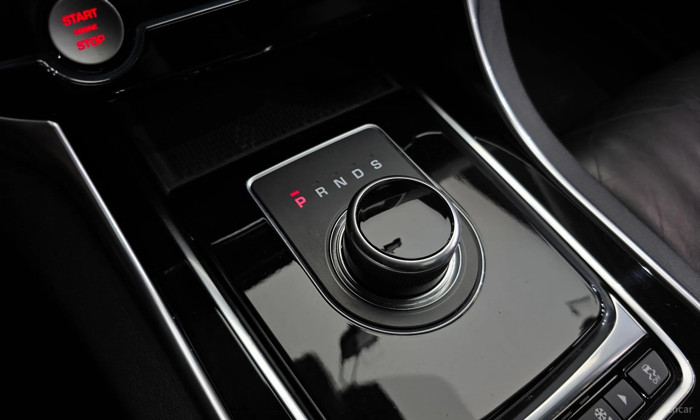 Jaguar XE превью 9