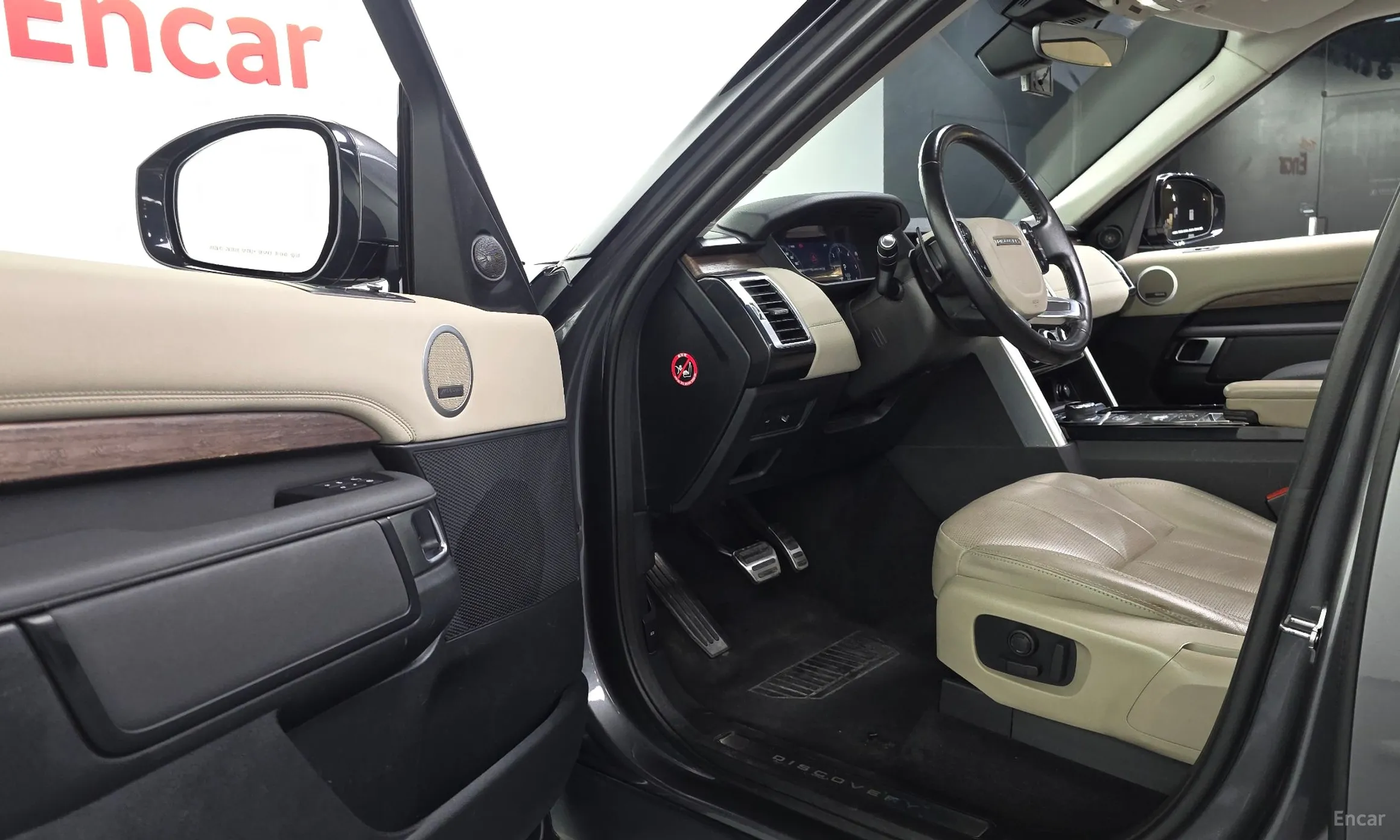Land Rover Discovery 5 превью 10
