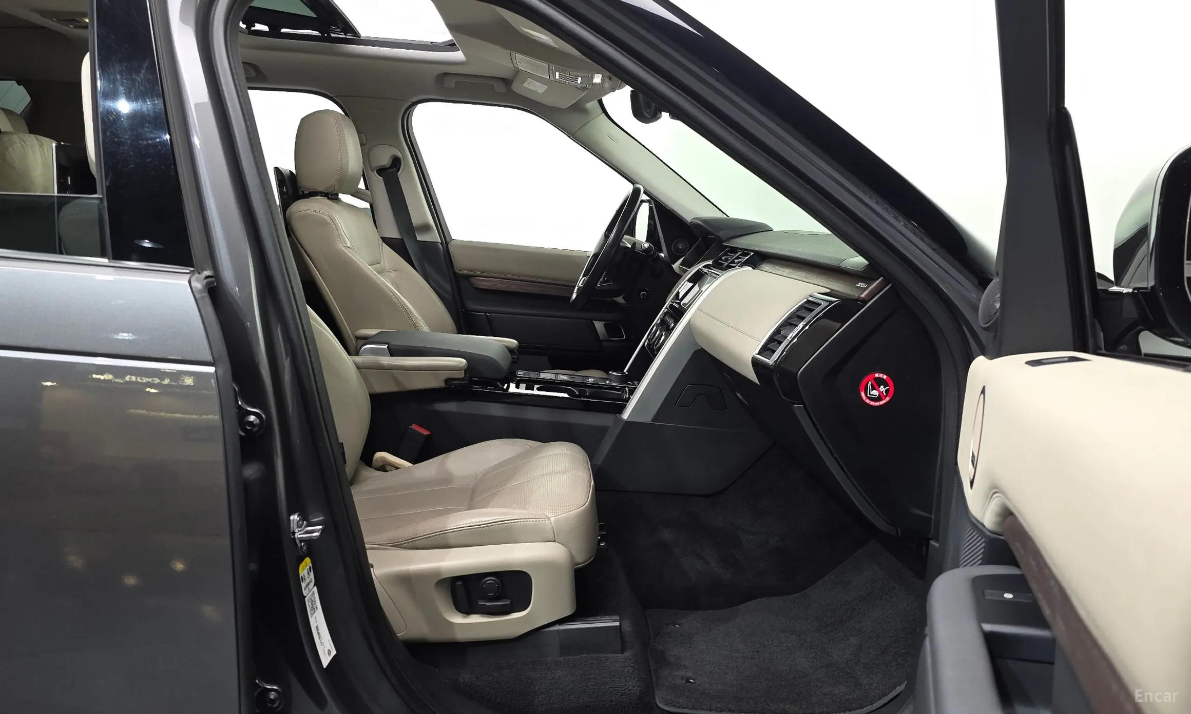 Land Rover Discovery 5 превью 11