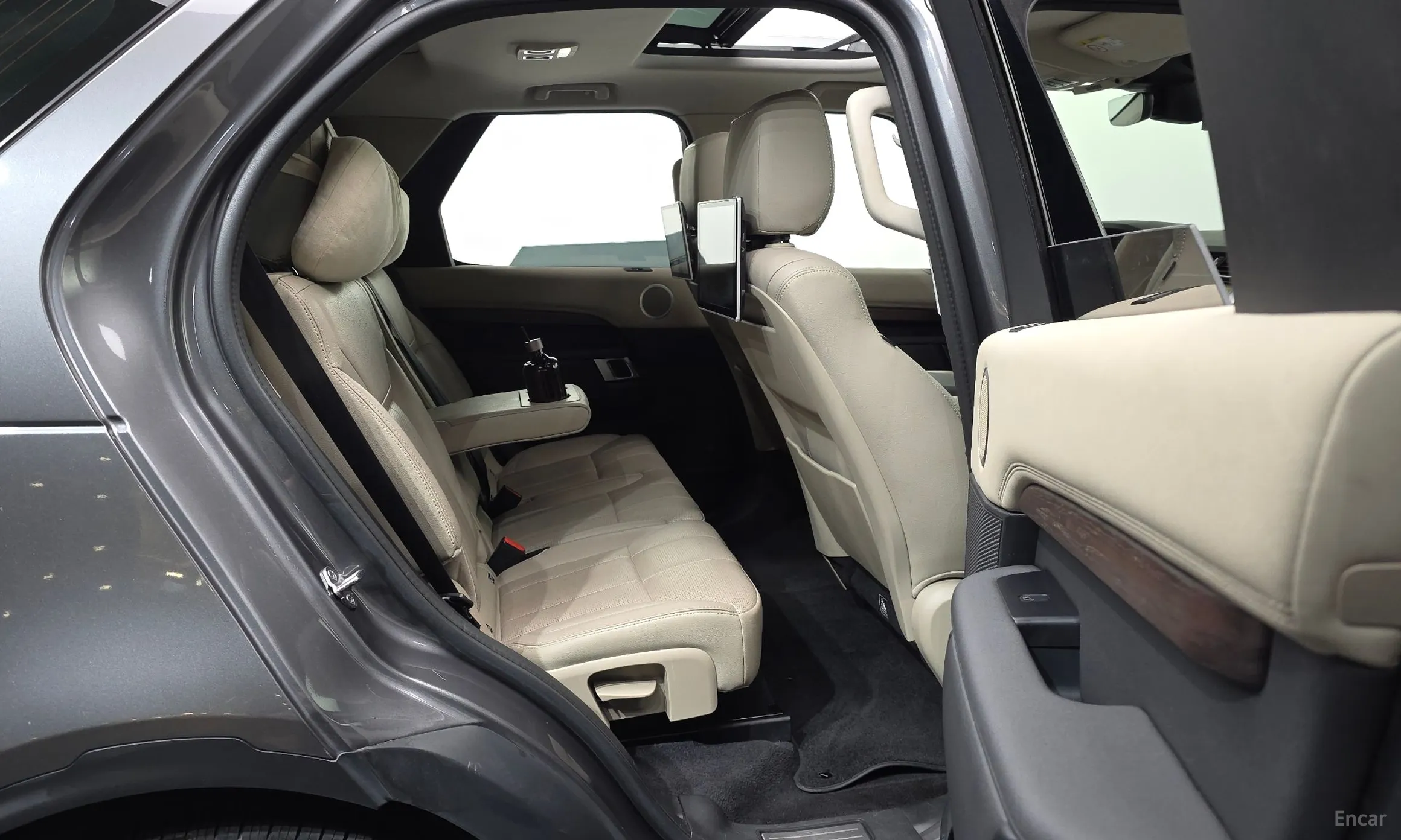 Land Rover Discovery 5 превью 12