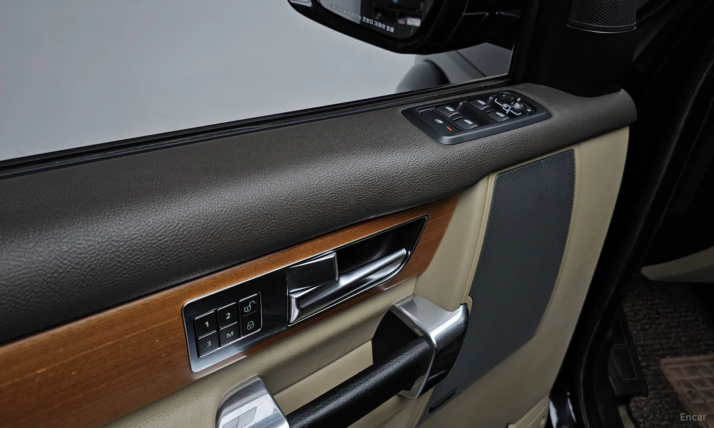 Land Rover Discovery 4 превью 17