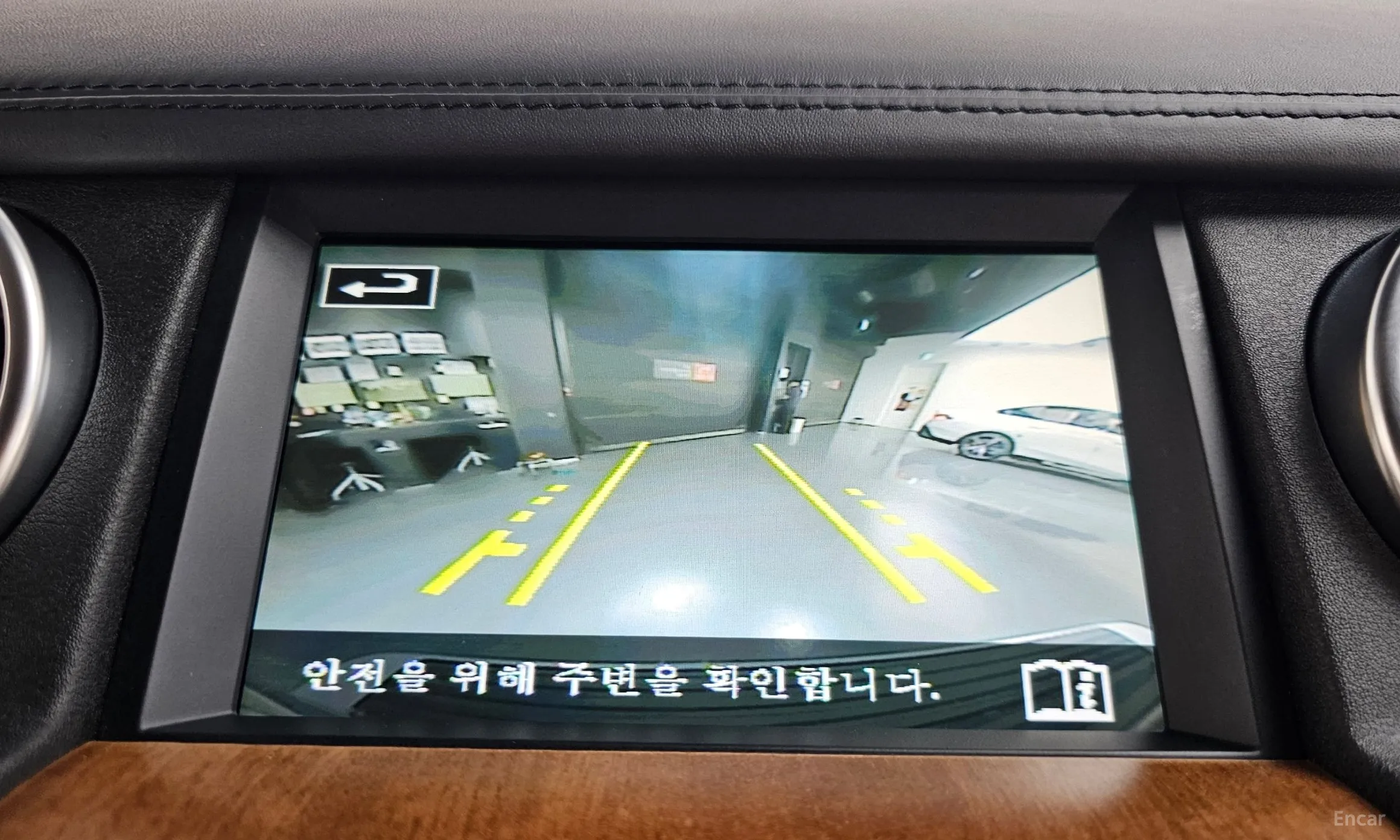 Land Rover Discovery 4 превью 14
