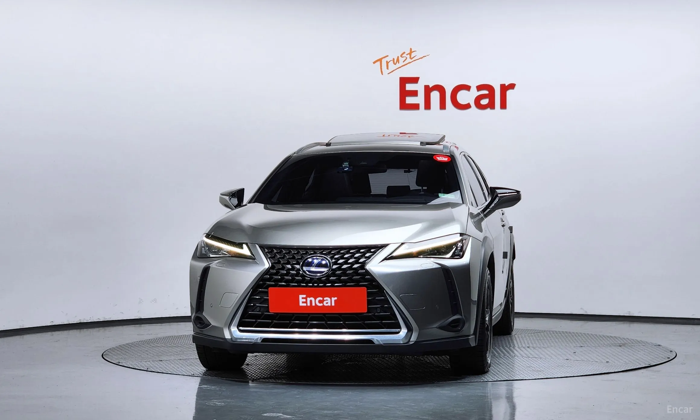 Lexus UX250h превью 3