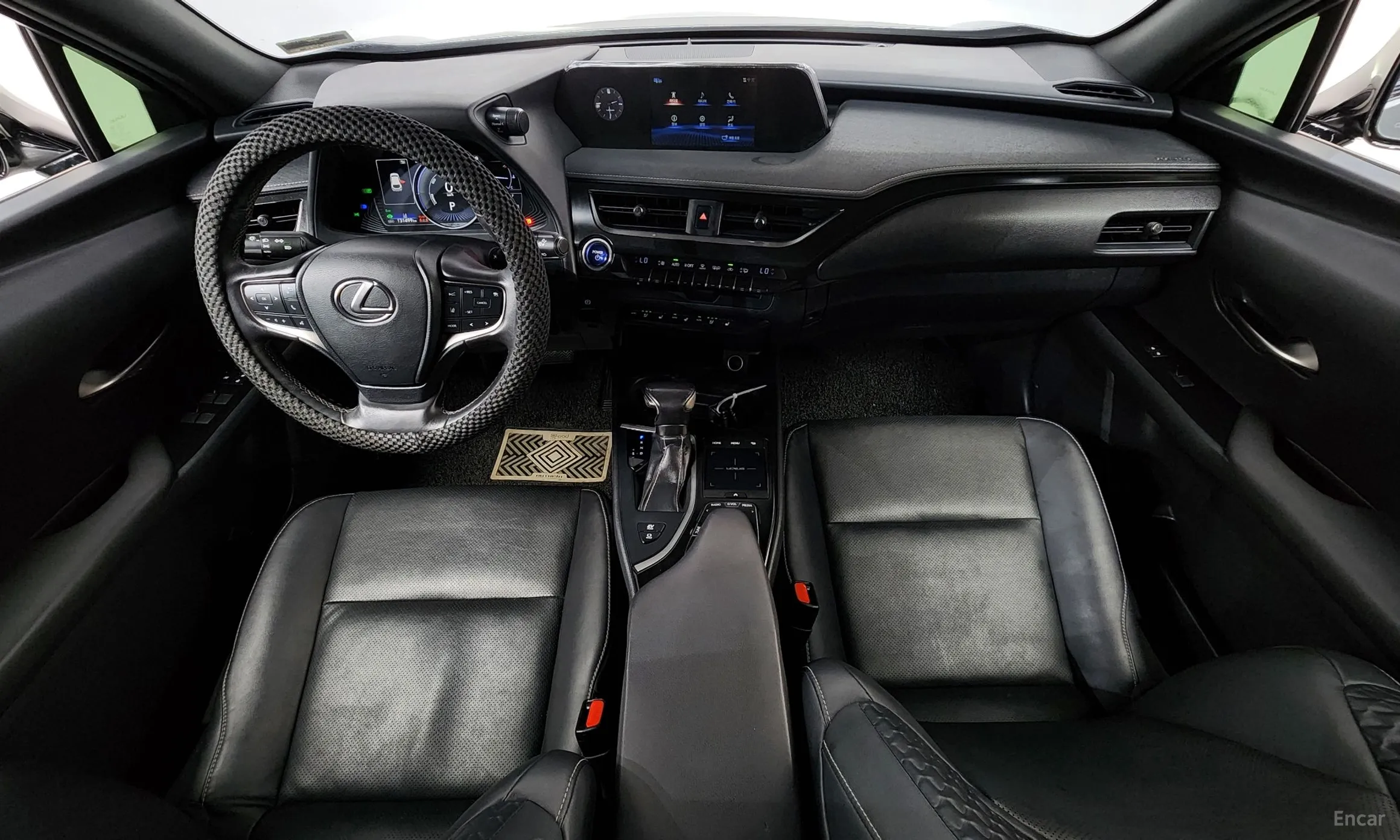 Lexus UX250h превью 7