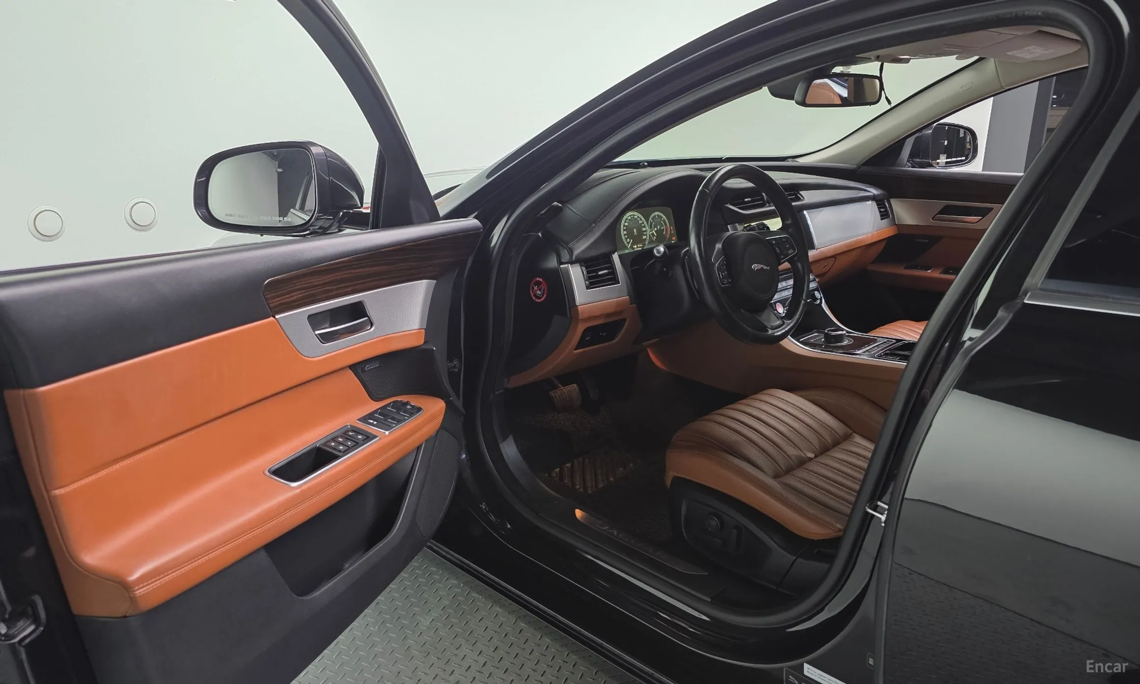 Jaguar XF (x260) превью 10