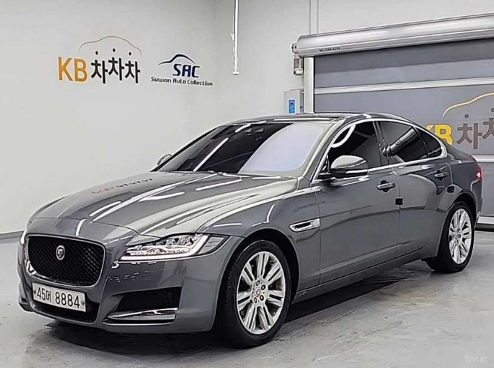 Jaguar XF (x260)