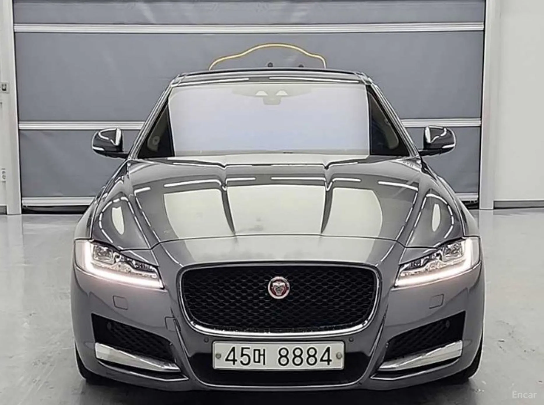 Jaguar XF (x260)