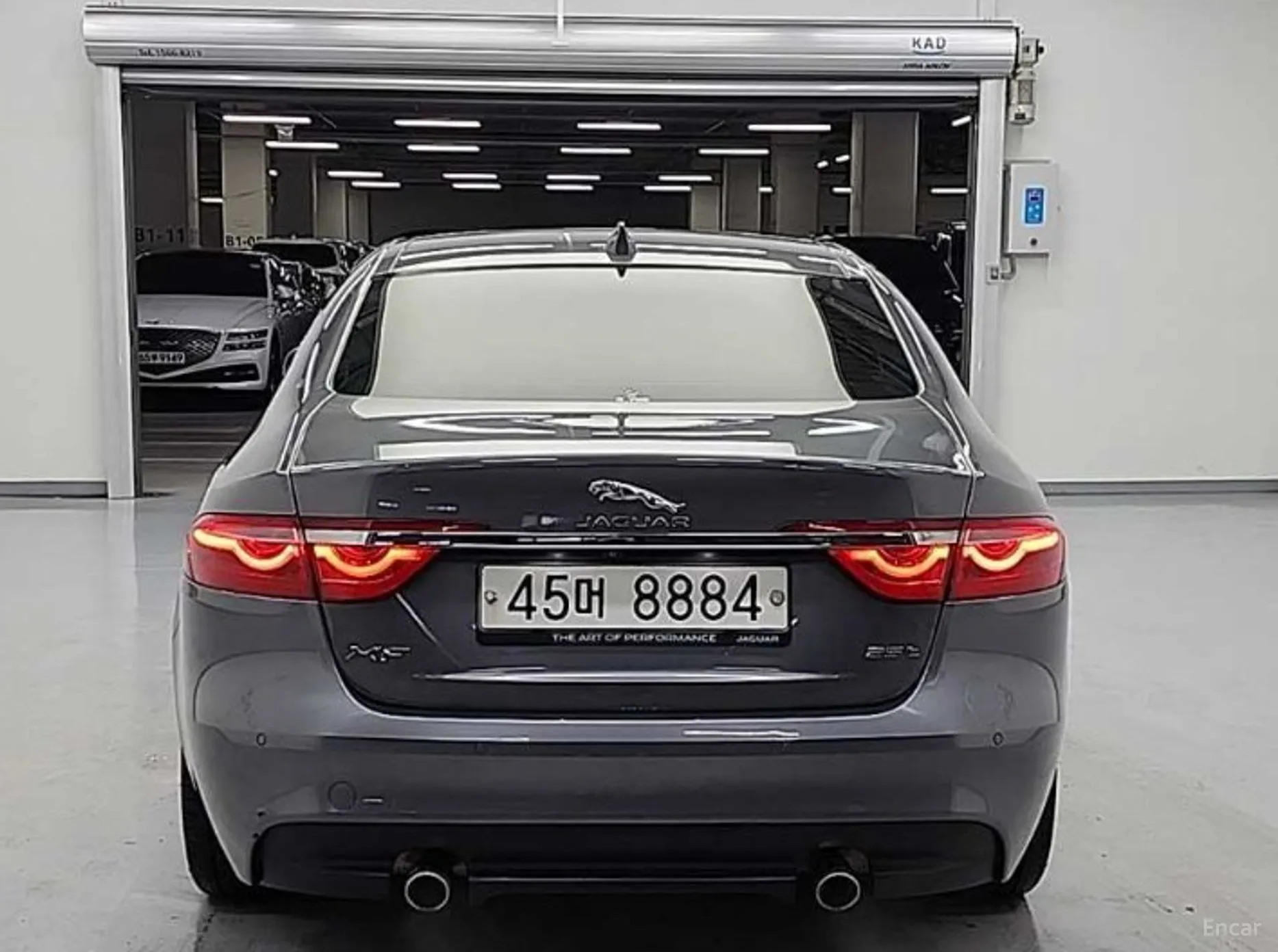 Jaguar XF (x260) превью 3