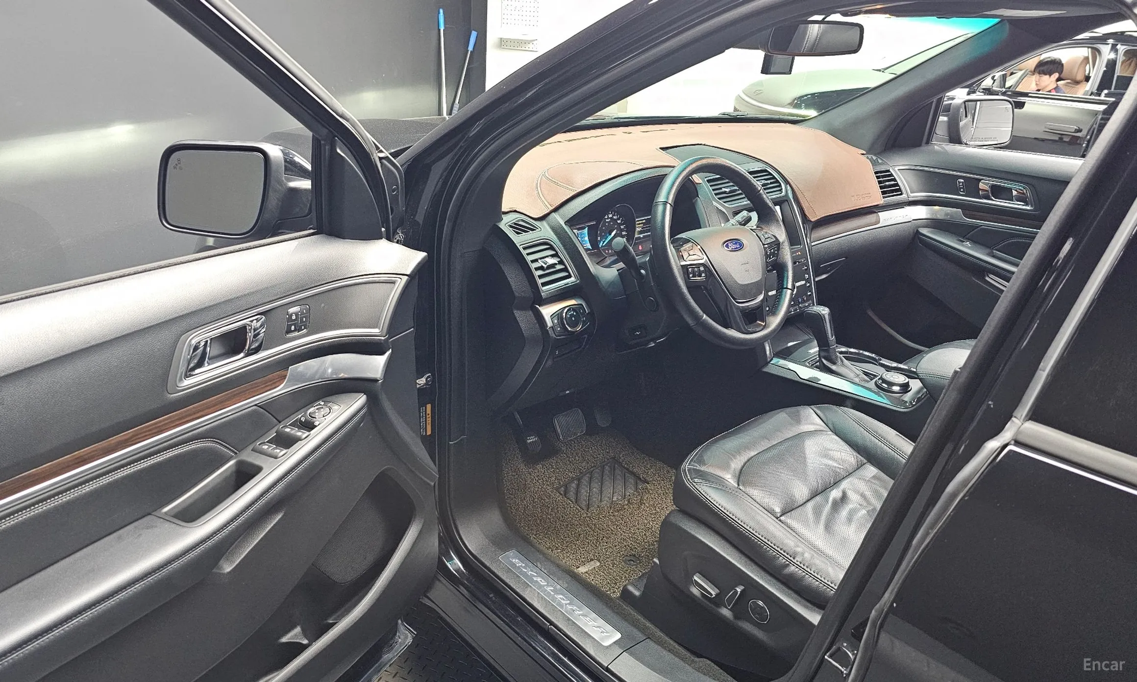 Ford Explorer превью 10