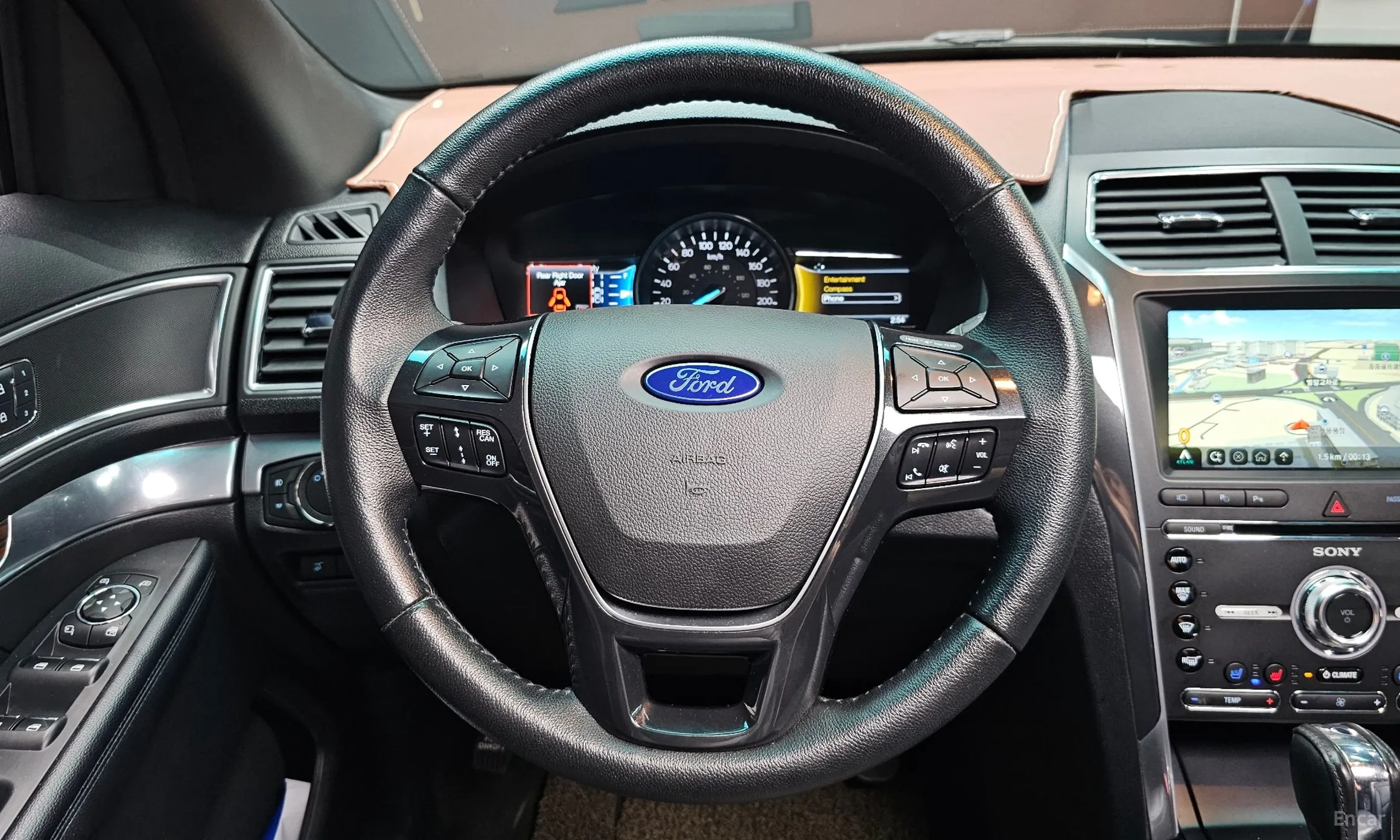 Ford Explorer превью 12