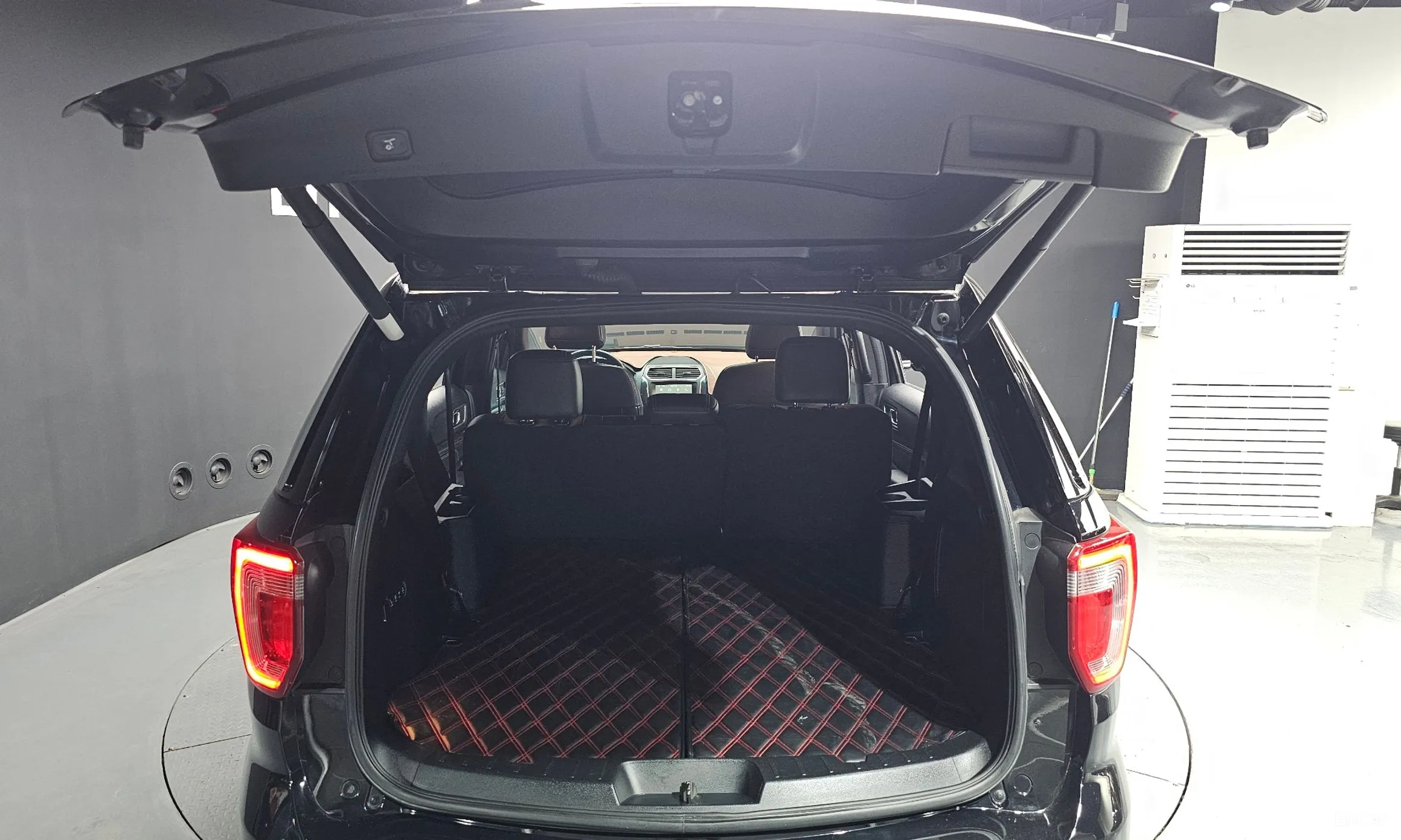Ford Explorer превью 20