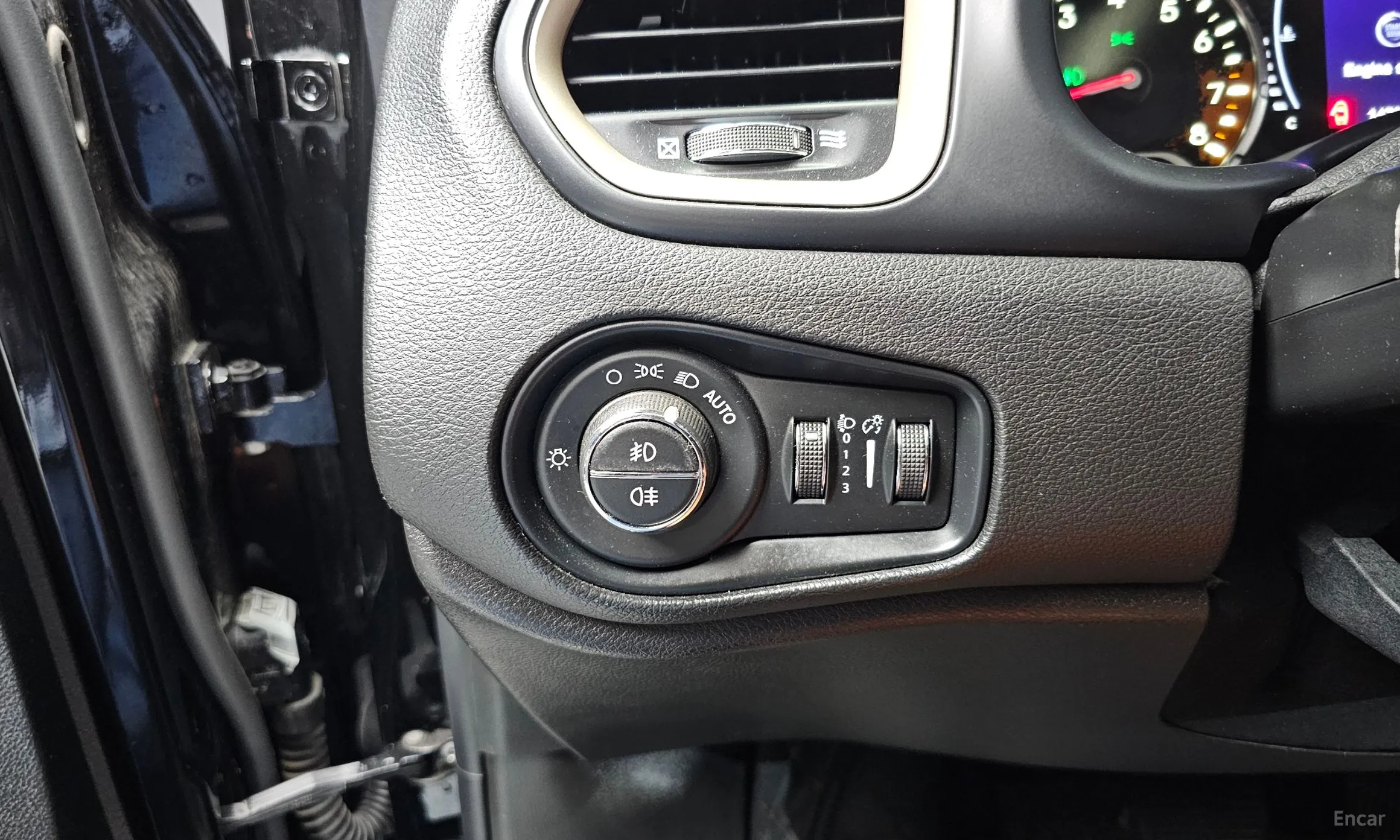 Jeep Renegade превью 20