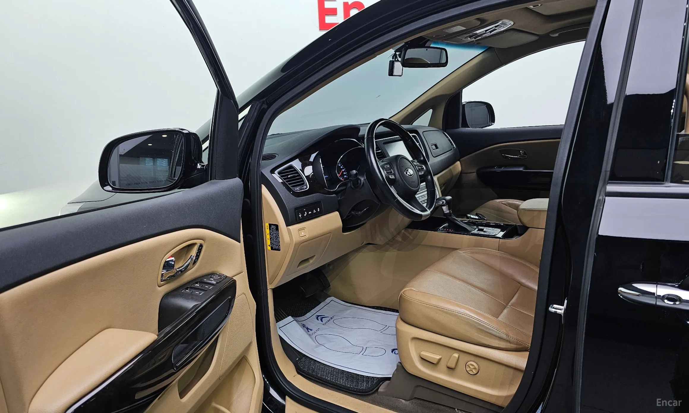 Kia Carnival превью 10