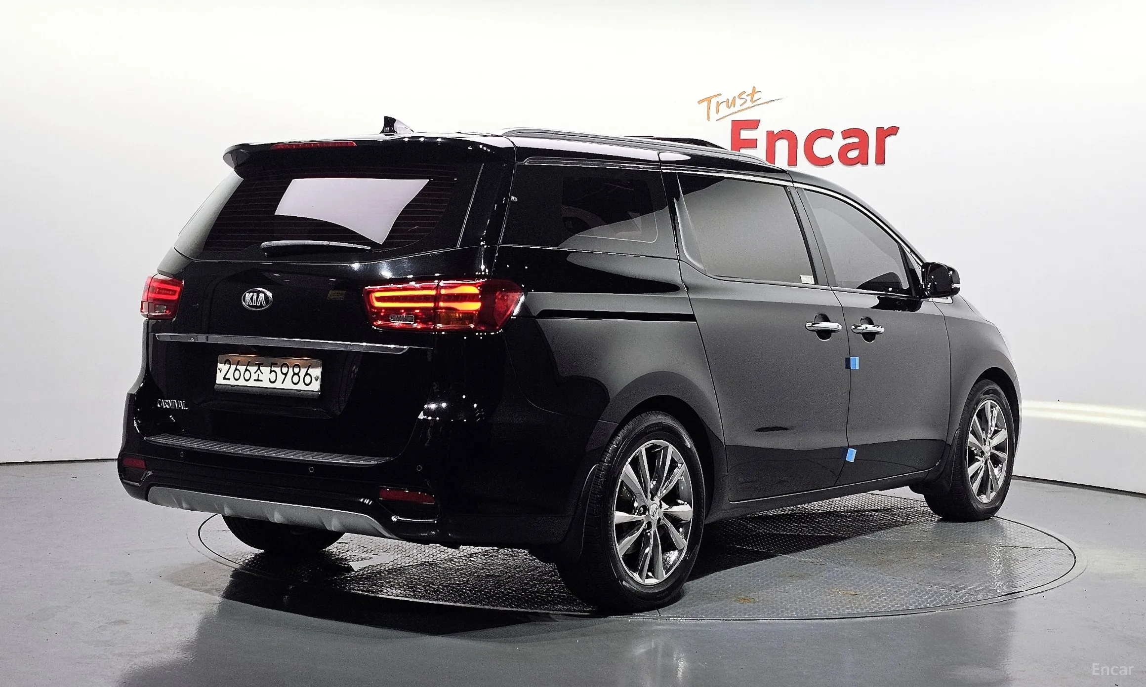 Kia Carnival превью 2