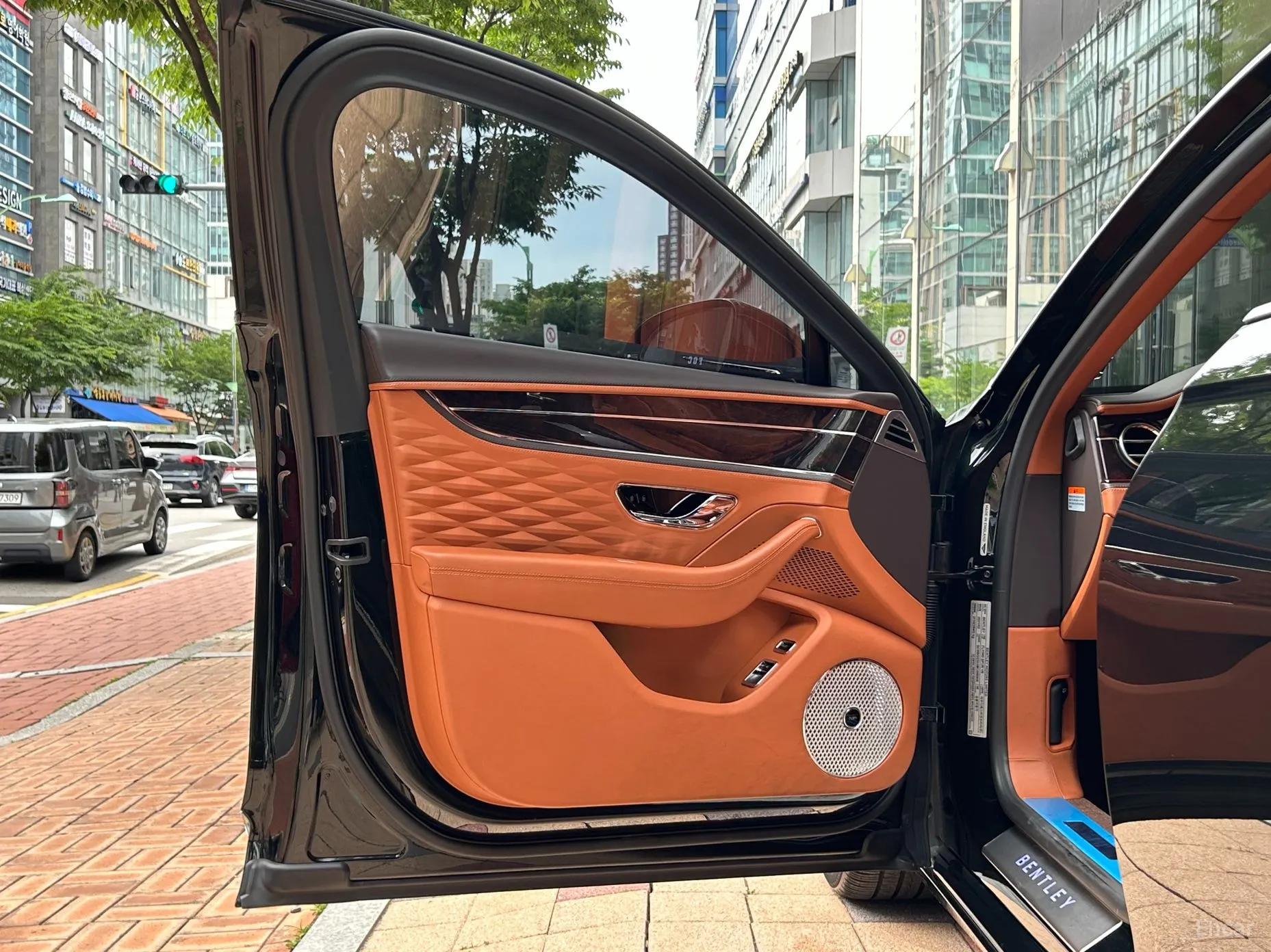 Bentley Flying Spur 3rd Generation превью 16