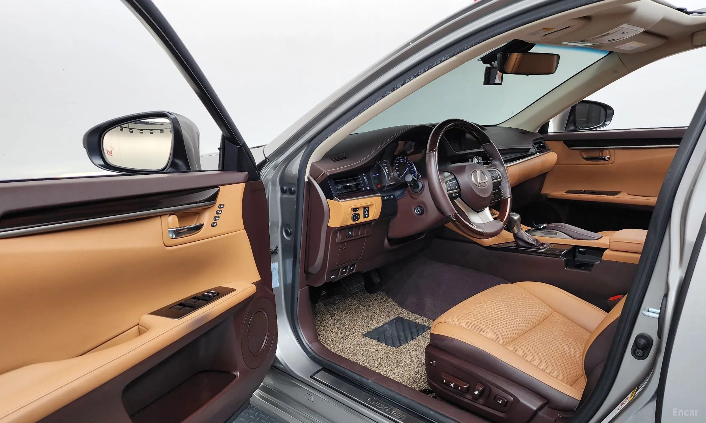 Lexus New ES300h превью 10