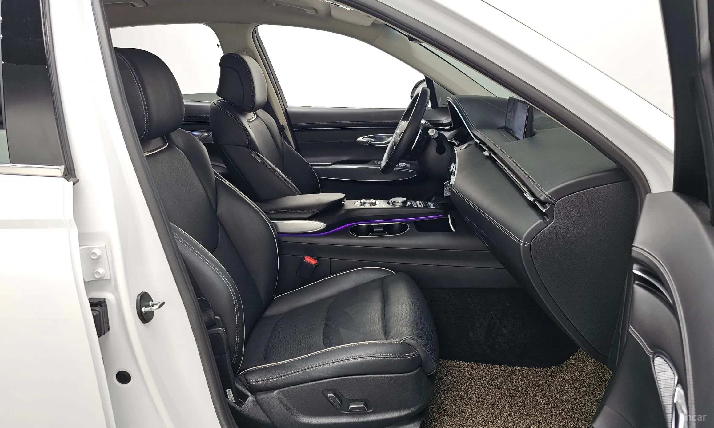 Genesis GV70 превью 11