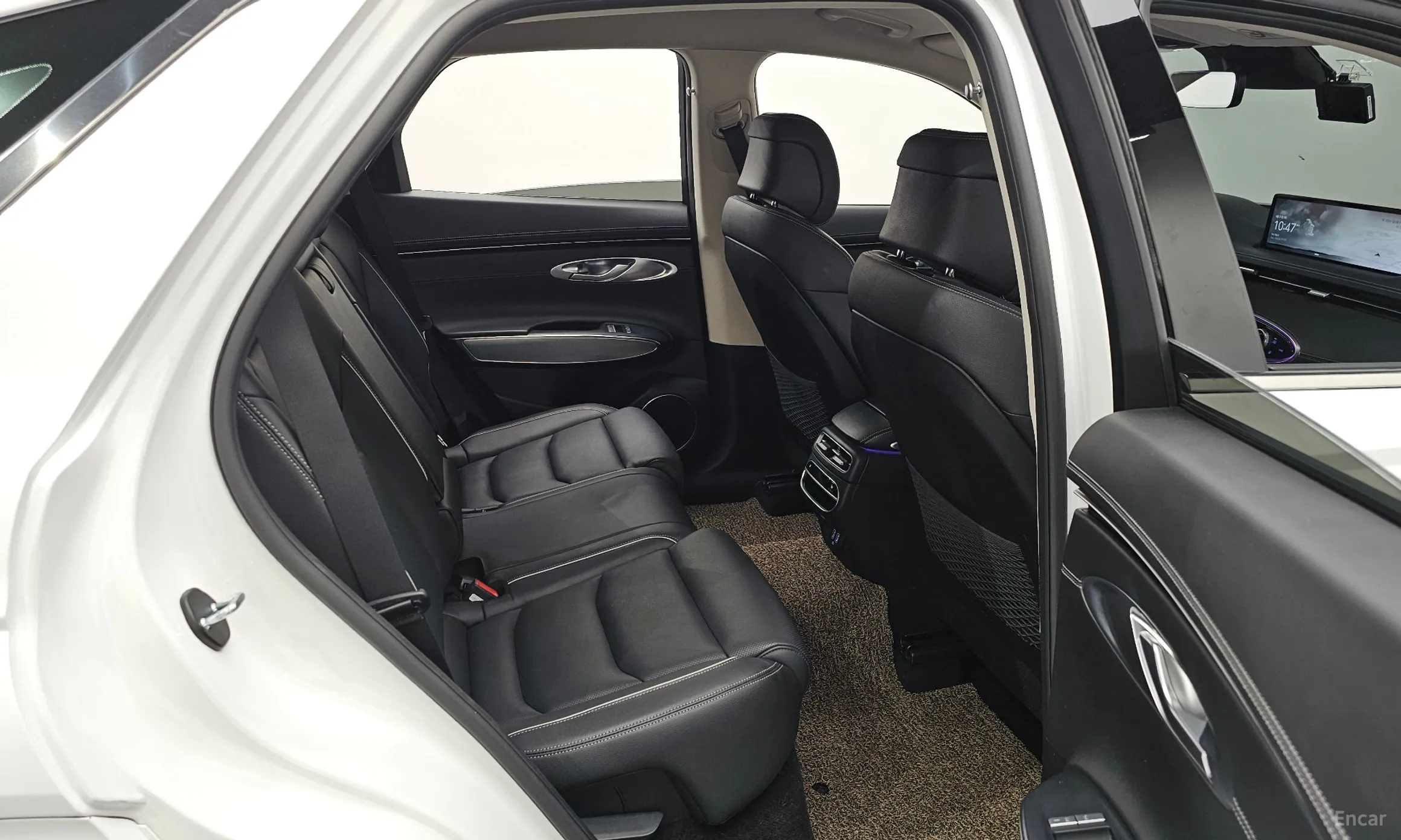 Genesis GV70 превью 12