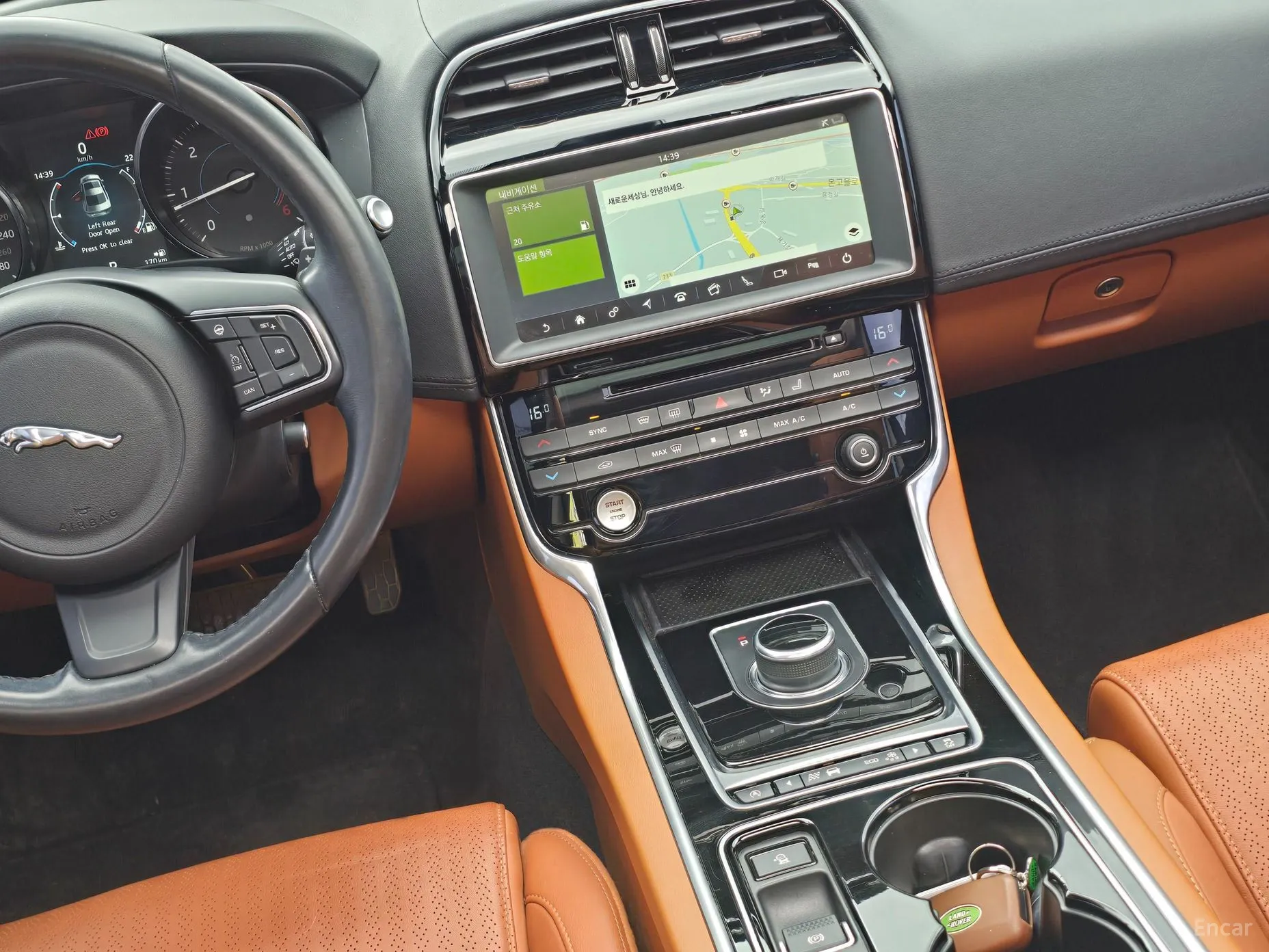 Jaguar XE превью 12