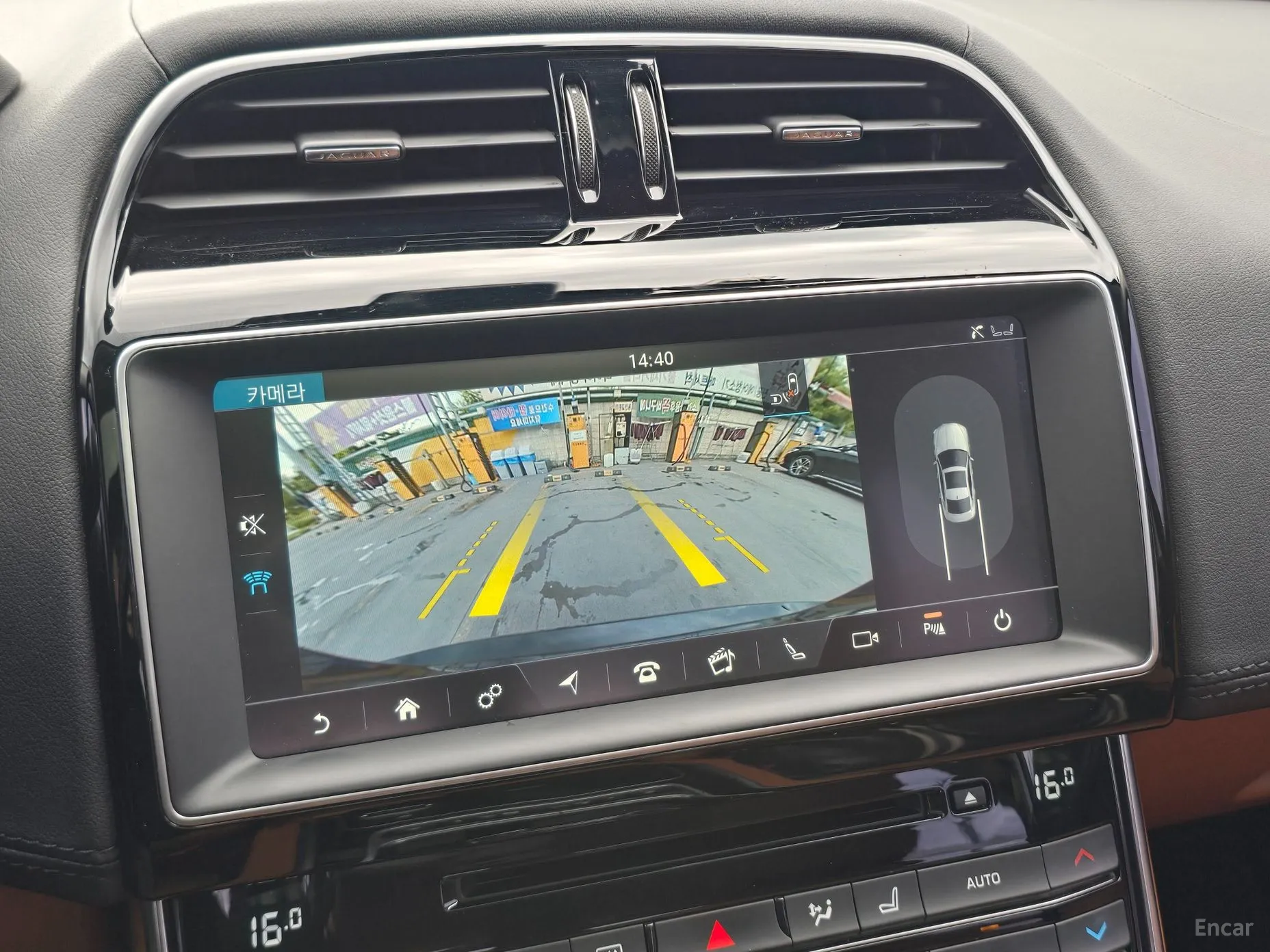 Jaguar XE превью 14
