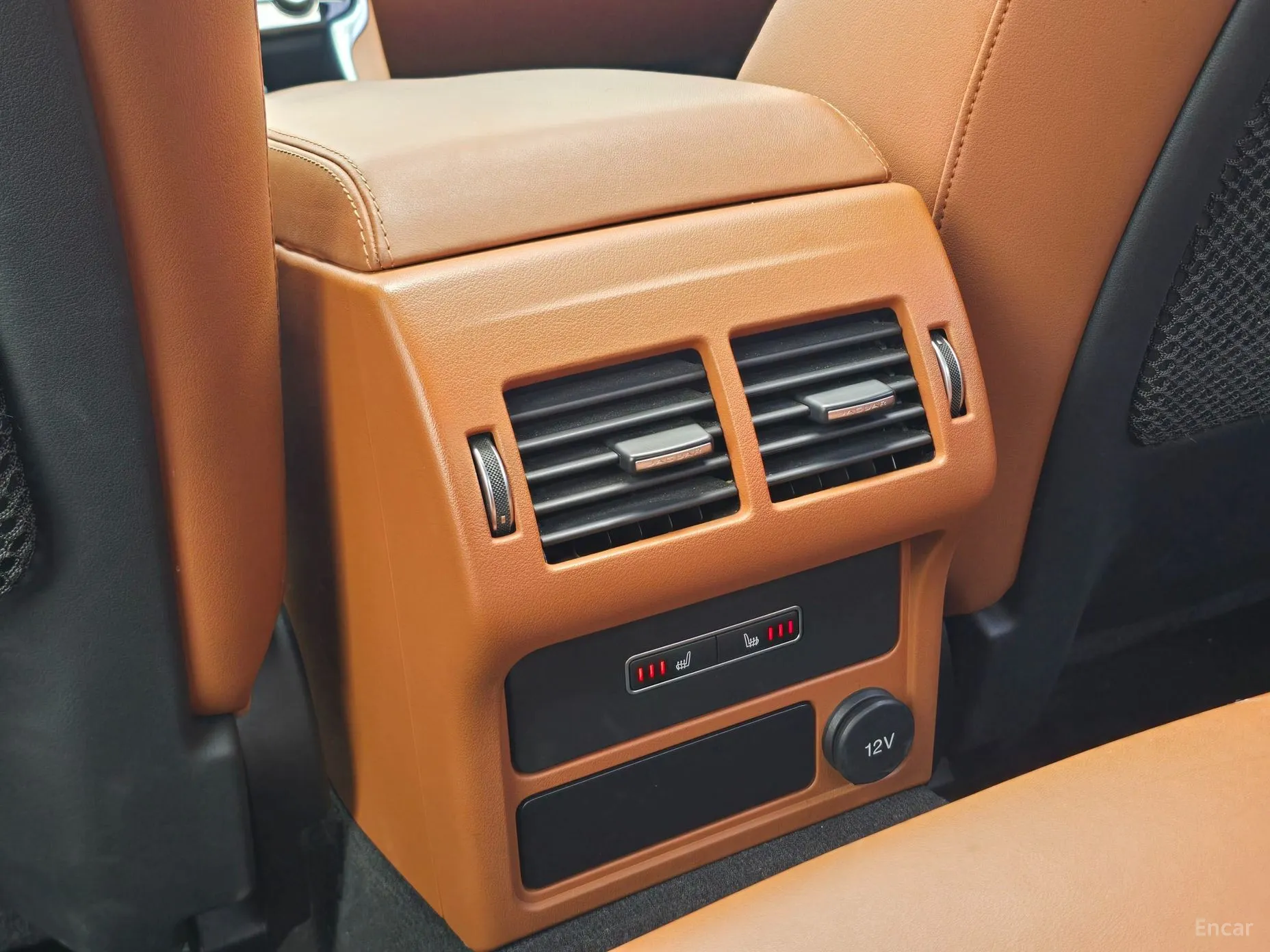 Jaguar XE превью 16